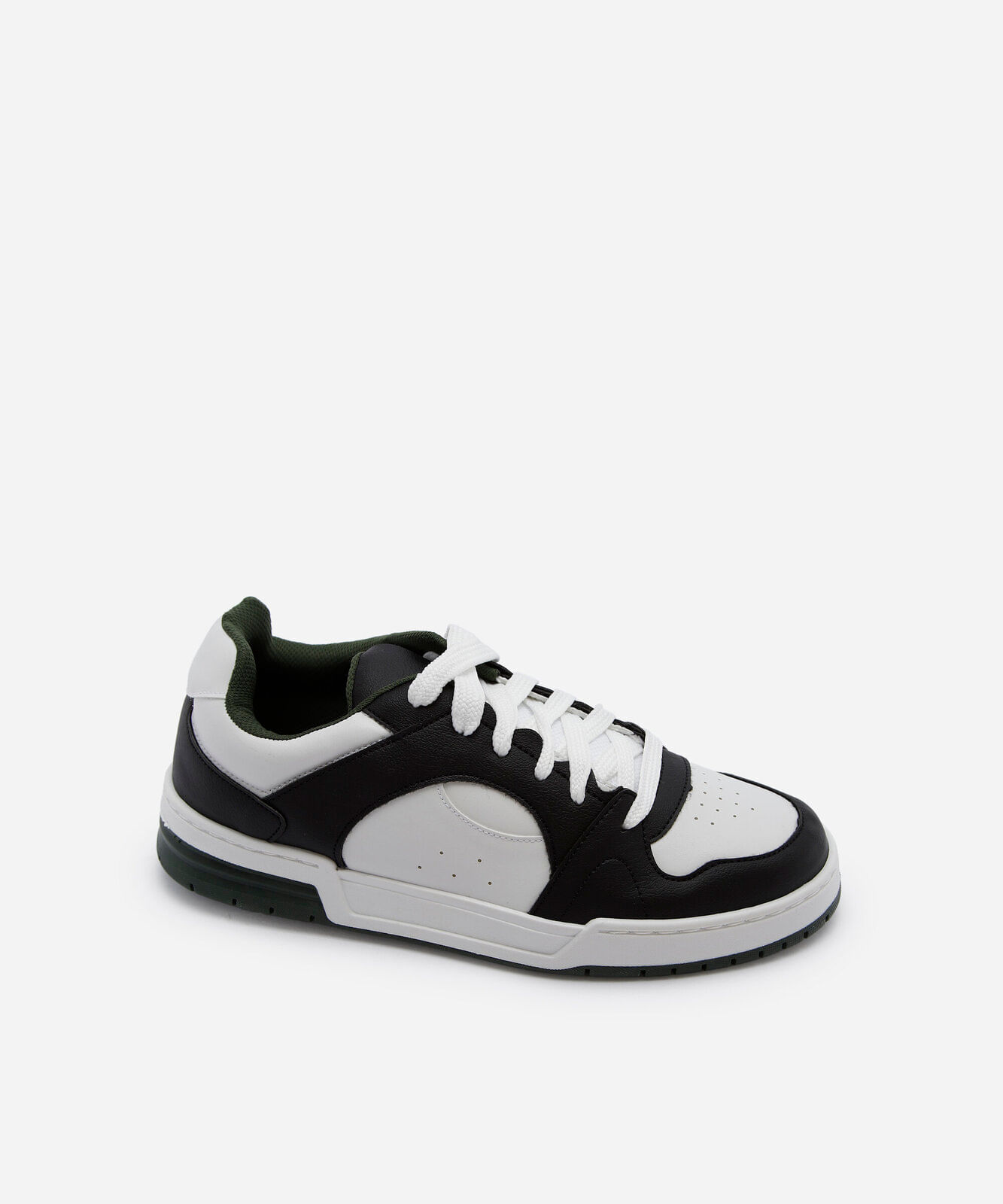 tênis casual com recortes preto