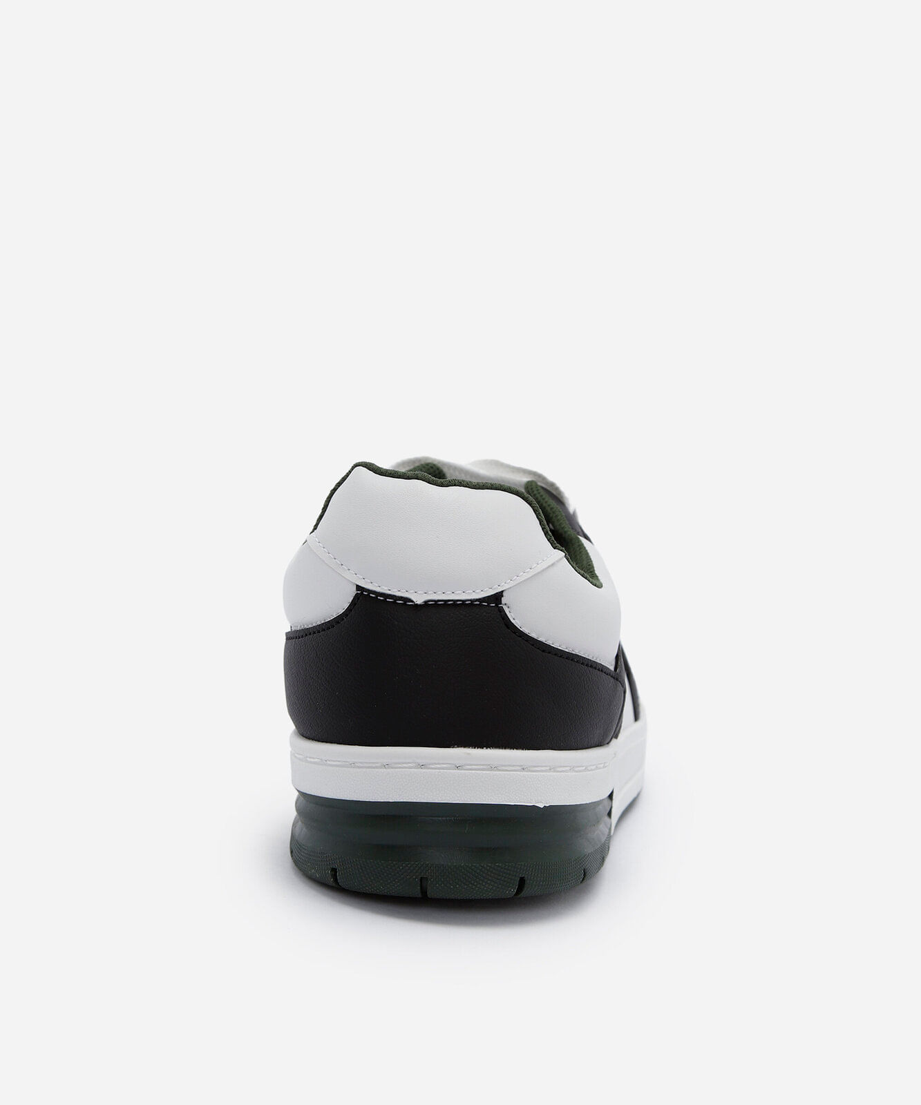 tênis casual com recortes preto