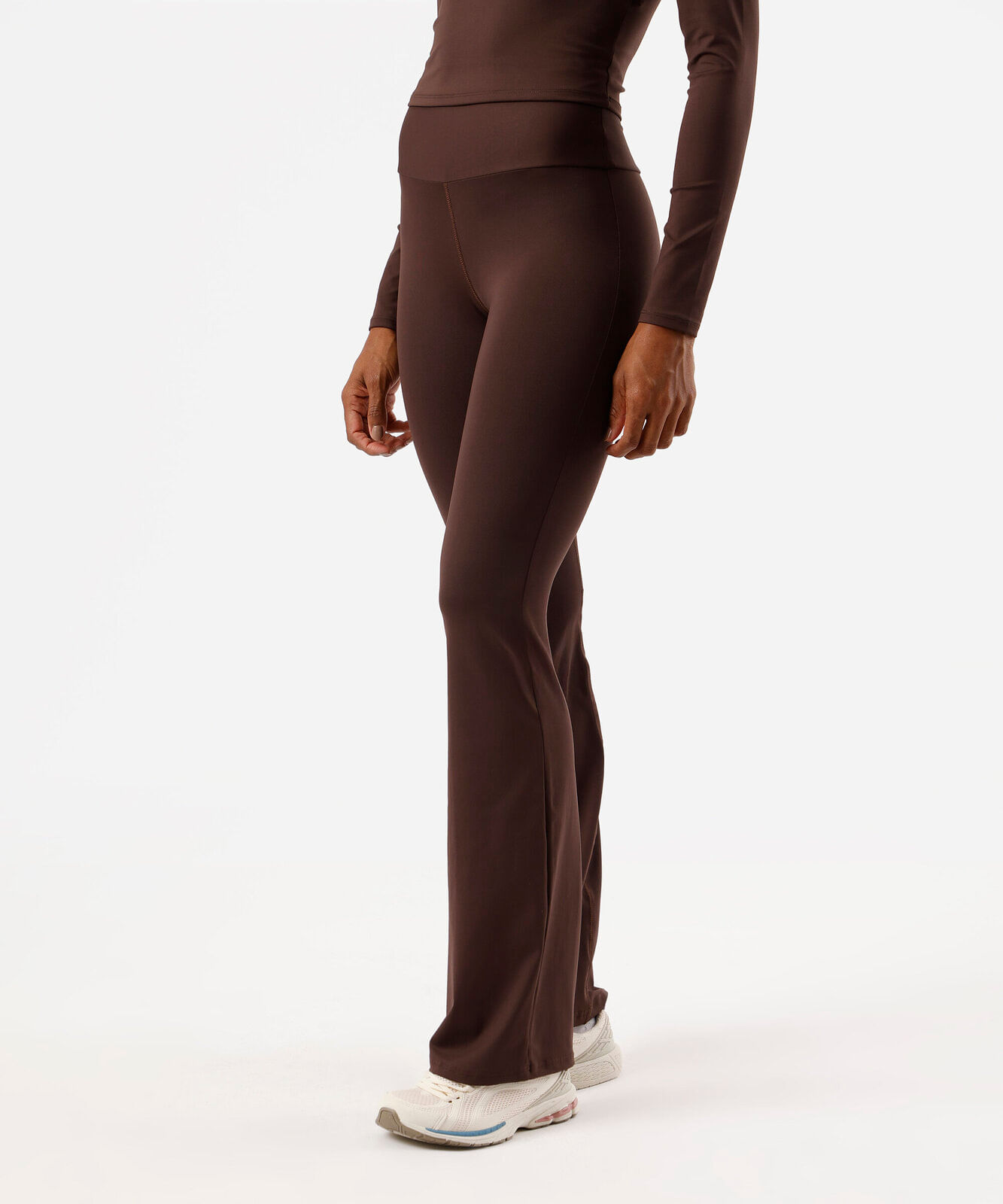 calça flare esportiva feminina de poliamida marrom
