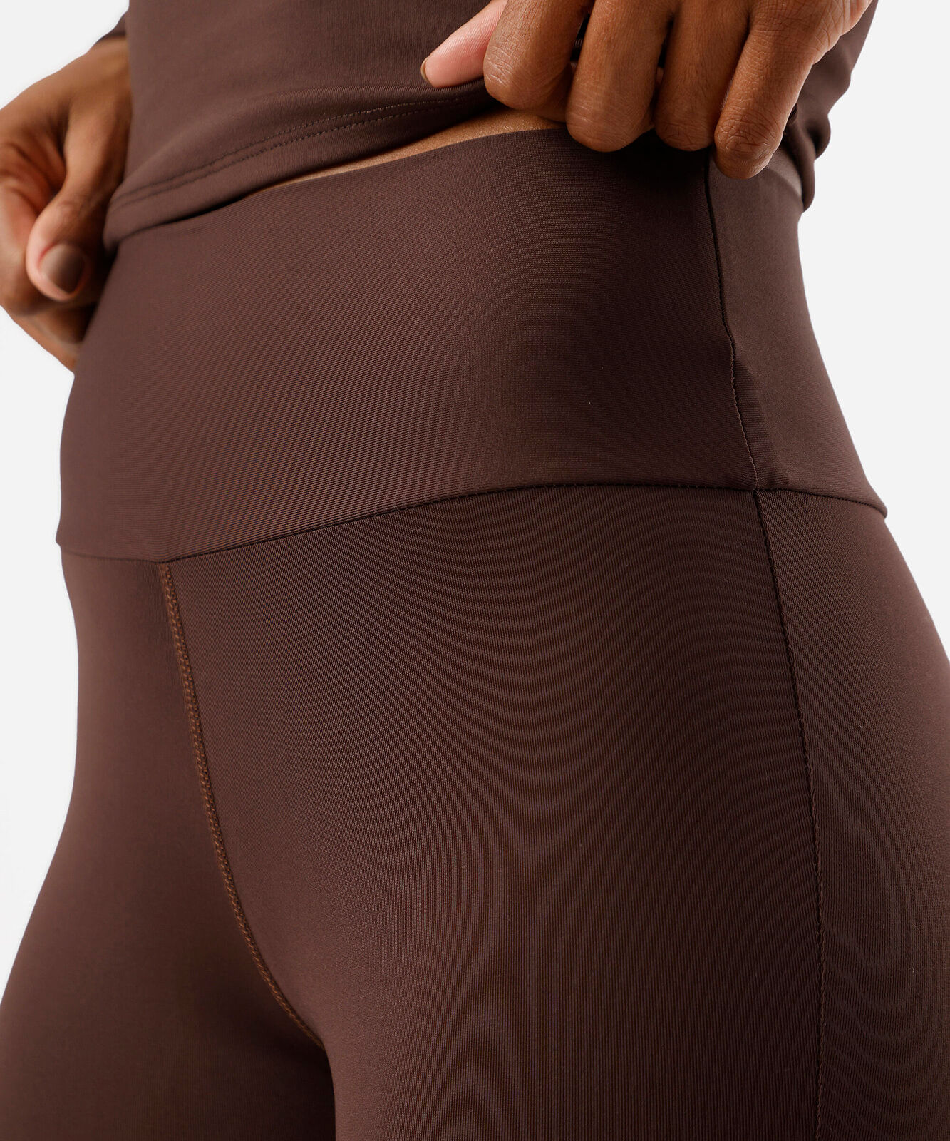 calça flare esportiva feminina de poliamida marrom