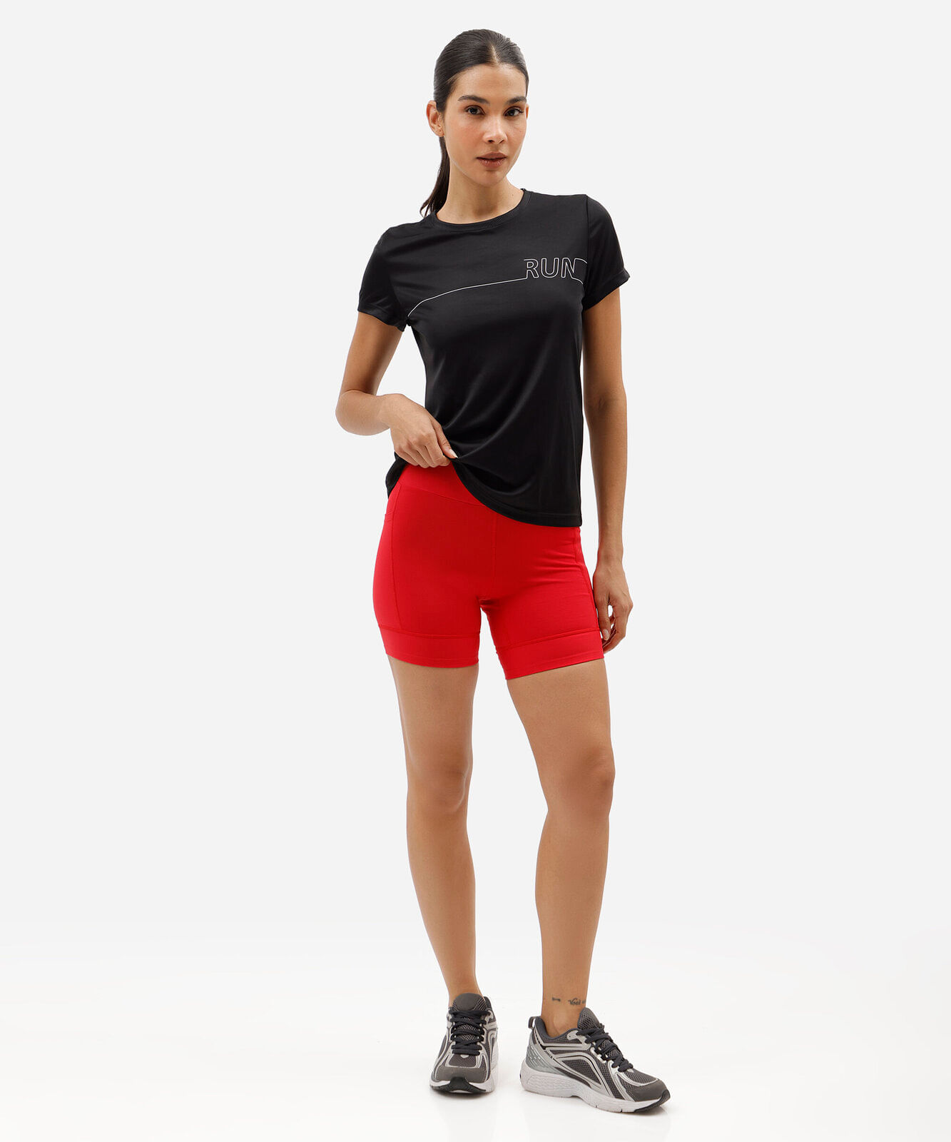 camiseta esportiva feminina manga curta estampada preta