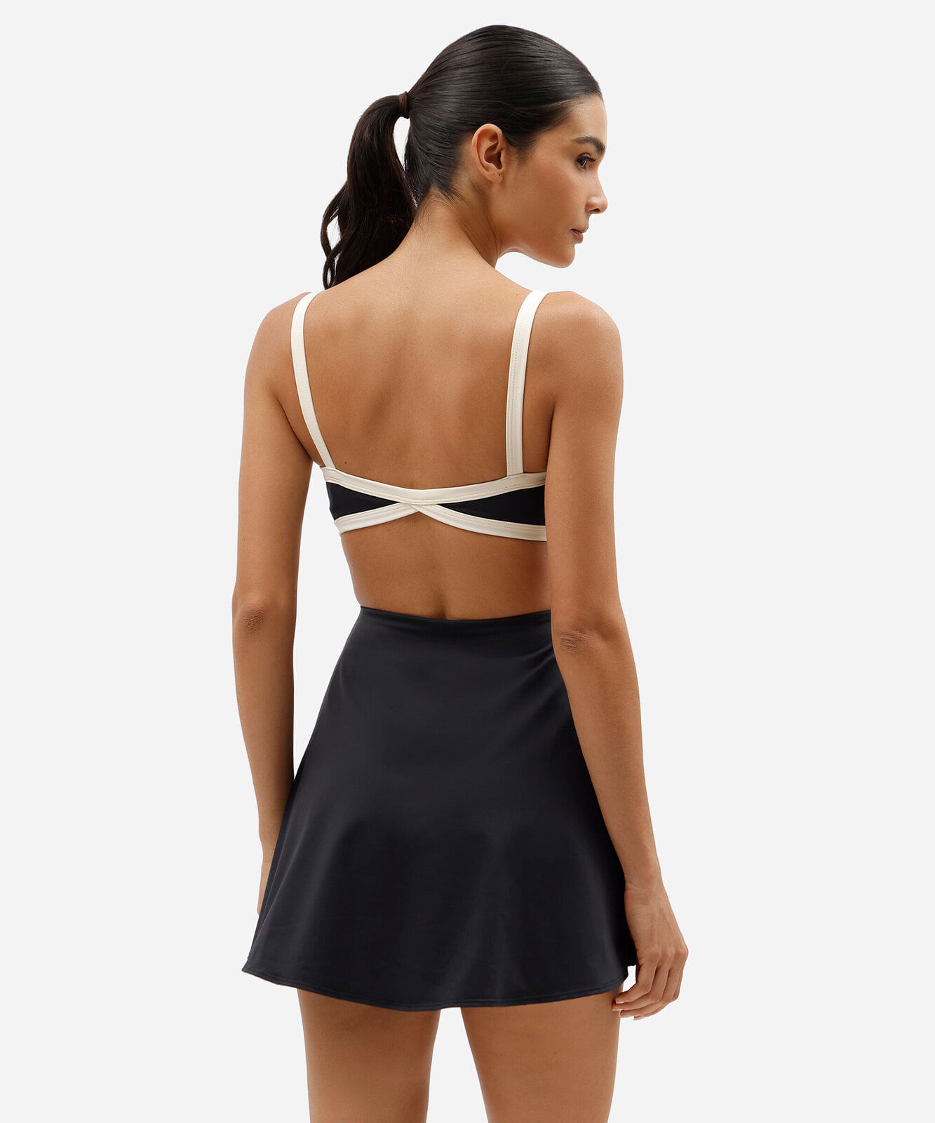vestido curto esportivo feminino com recorte preto
