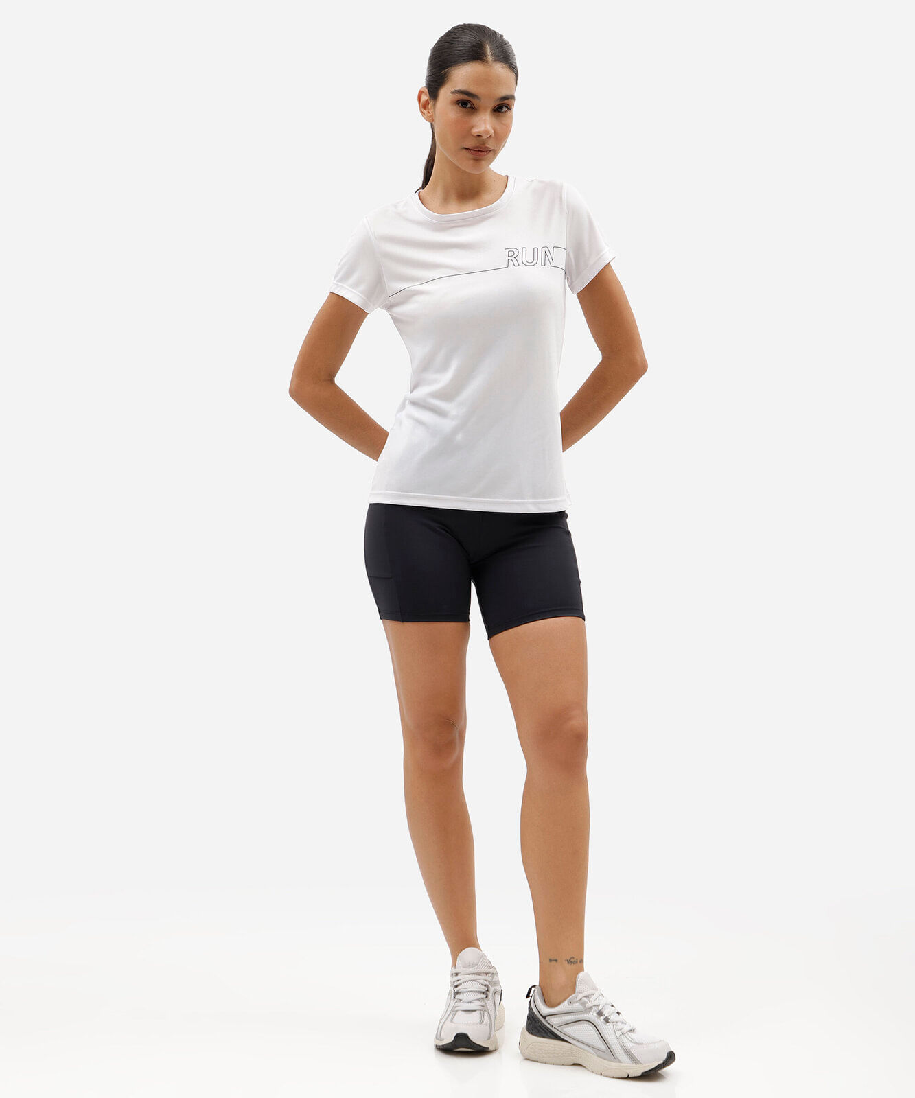 camiseta esportiva feminina manga curta estampada branca