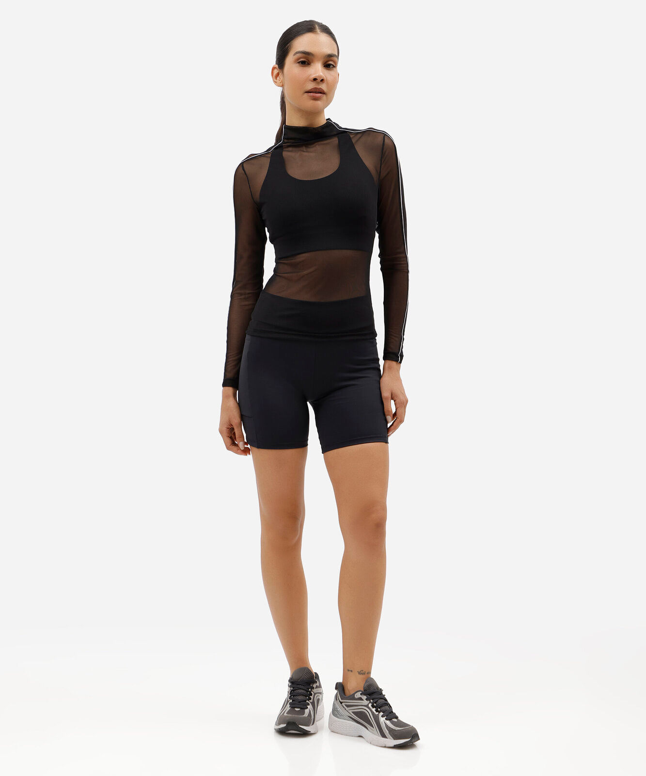 blusa esportiva feminina de tule manga longa com nervuras preta