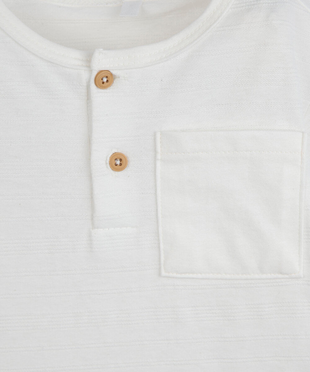 camiseta infantil de algodão manga curta com bolso off white