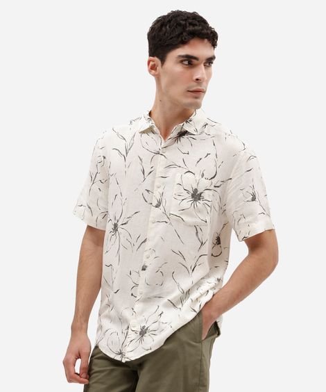 camisa masculina comfort de manga curta com estampa floral em linho e viscose off white