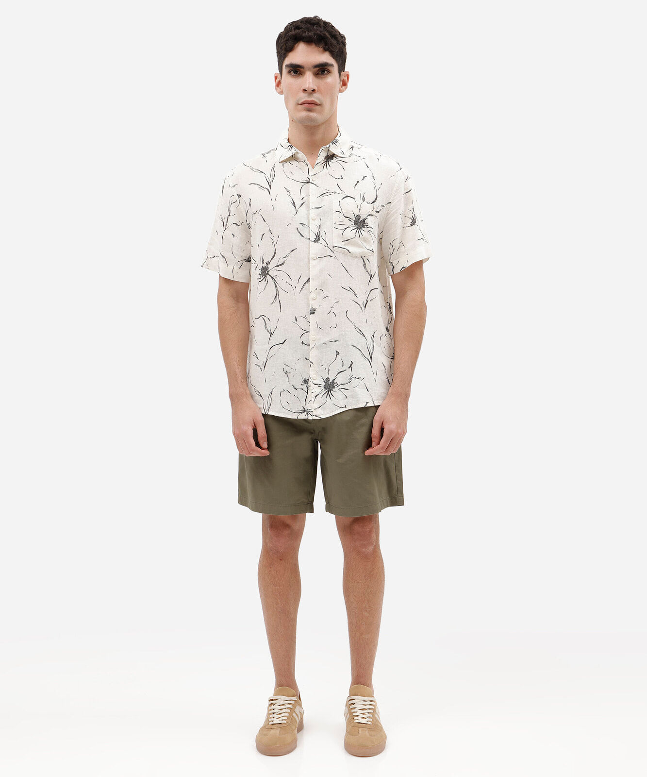 camisa masculina comfort de manga curta com estampa floral em linho e viscose off white