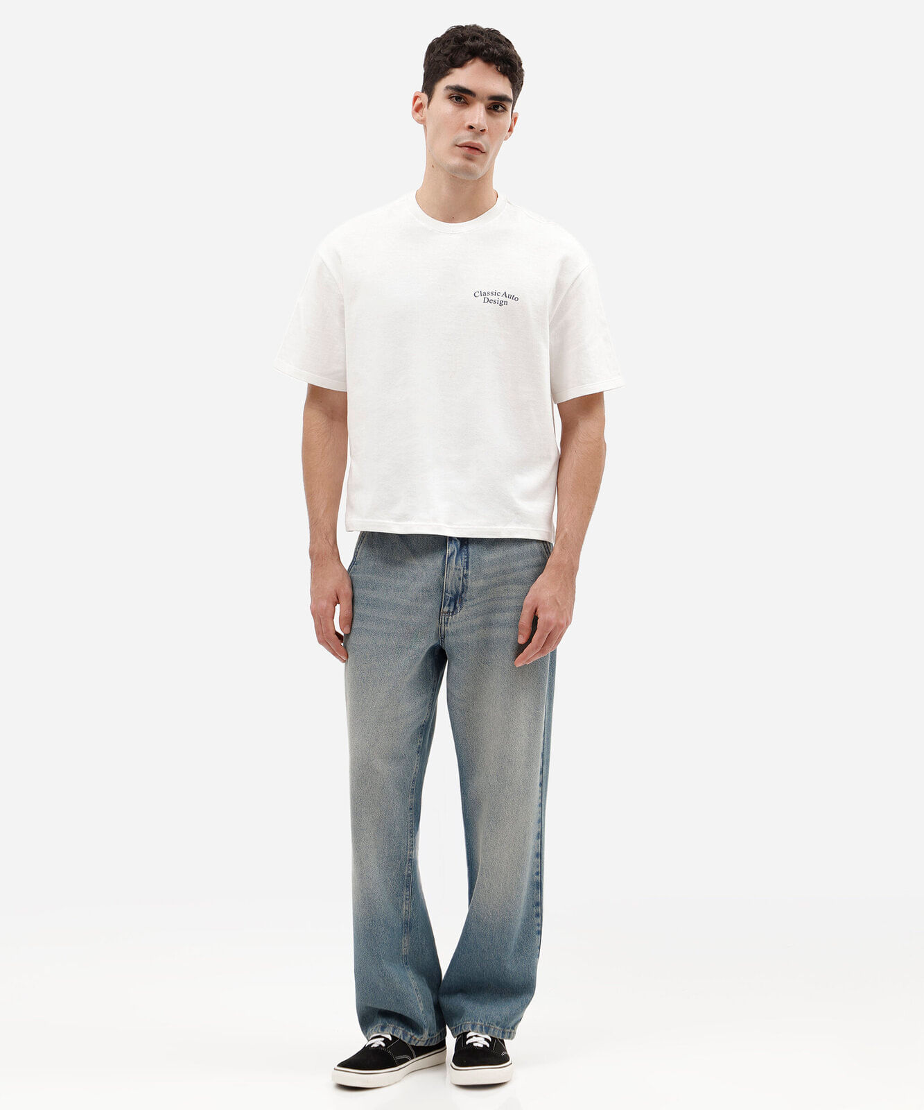 camiseta masculina box de algodão com estampa de carro nas costas off white