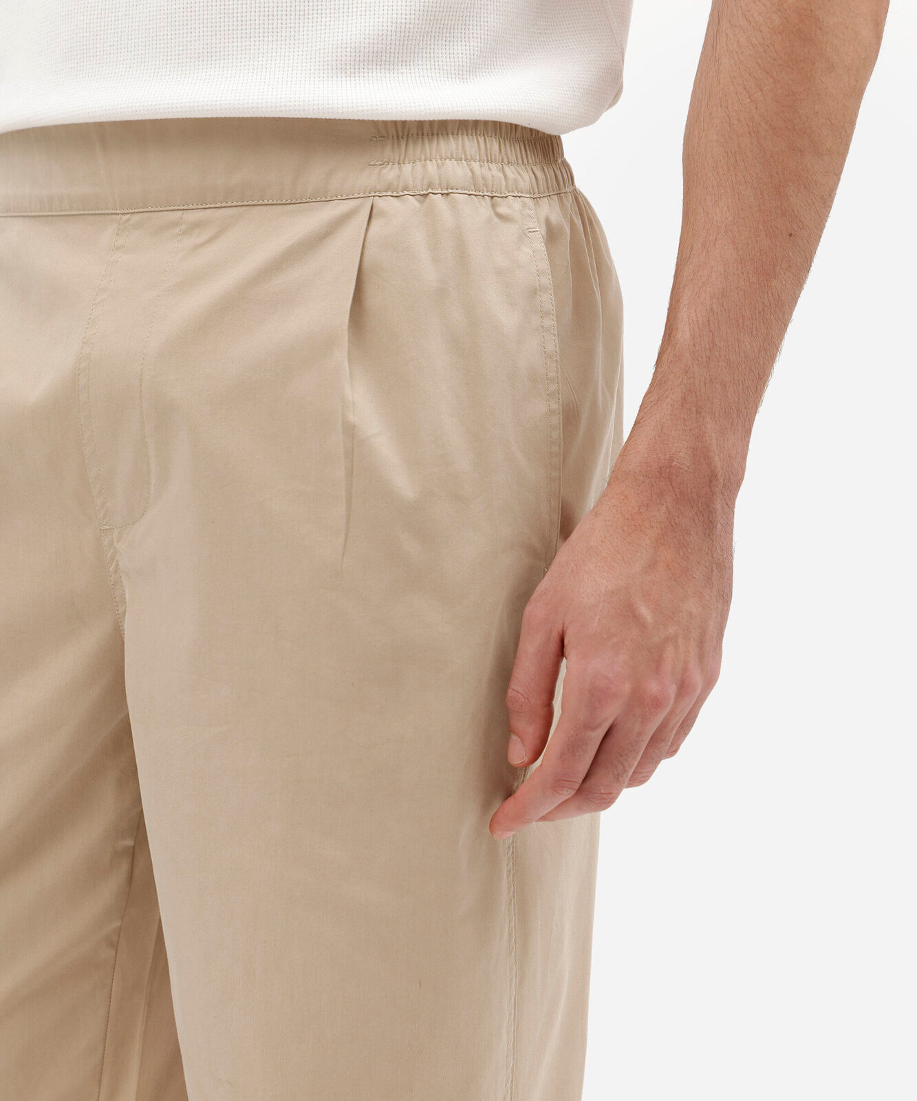 calça masculina reta cropped pregas frontais bege