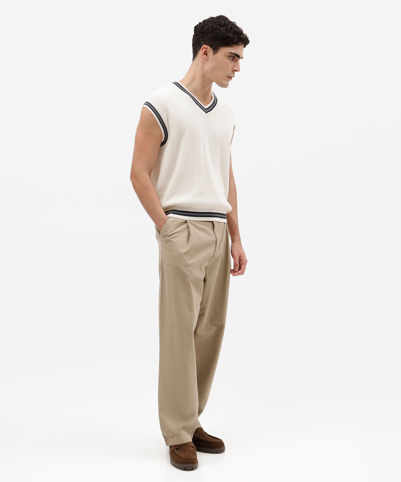 colete masculino oversized de tricô em algodão com decote v off white