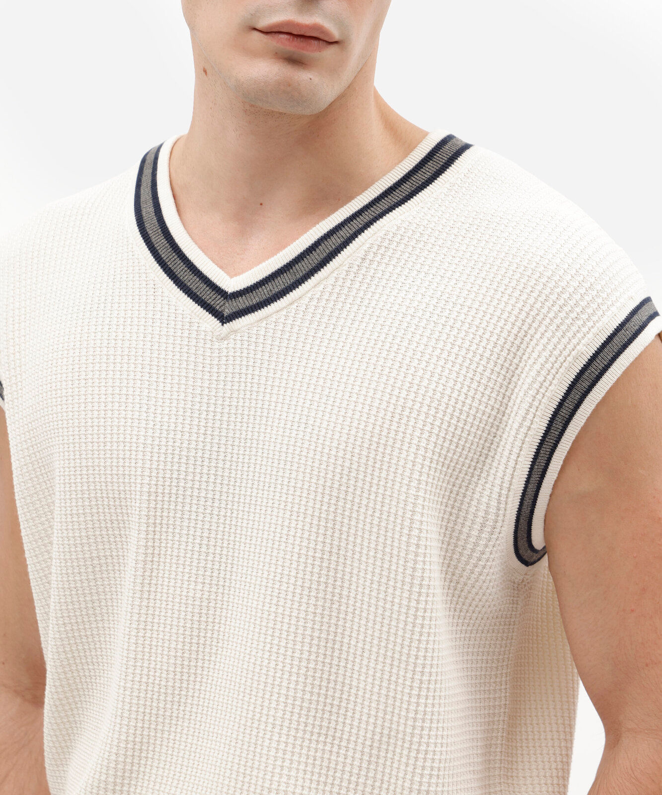 colete masculino oversized de tricô em algodão com decote v off white