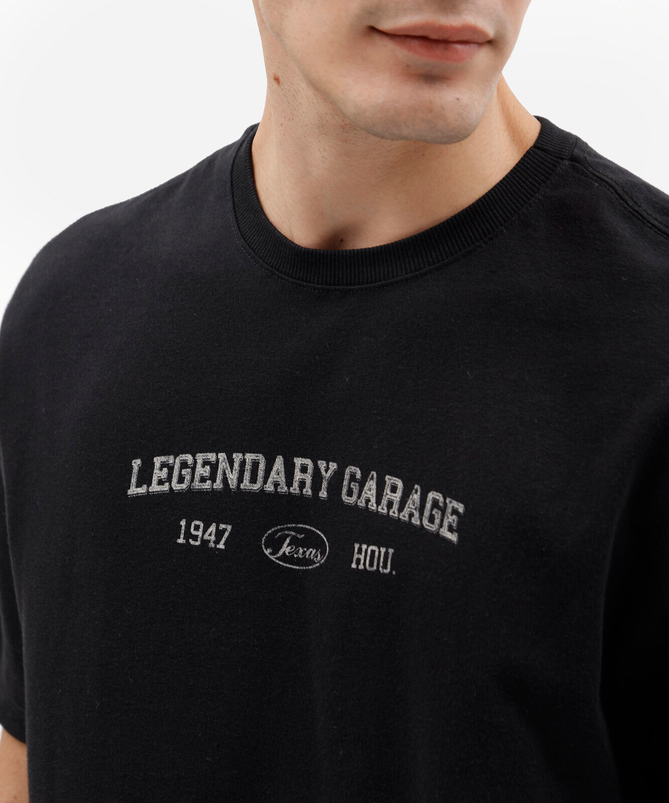 camiseta masculina boxy de malhão com estampa automotiva nas costas preta