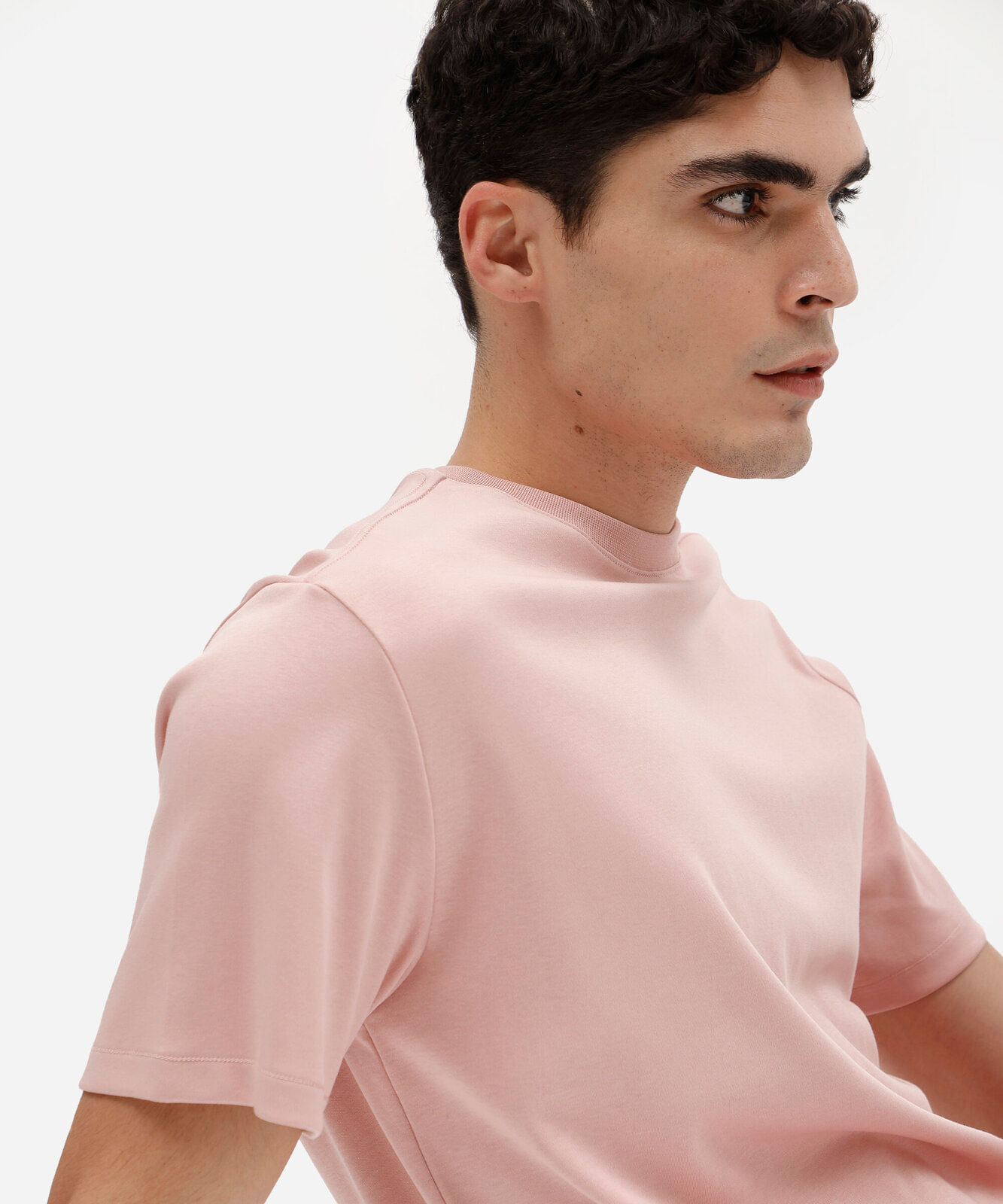 camiseta básica masculina comfort de malha interlock rosa