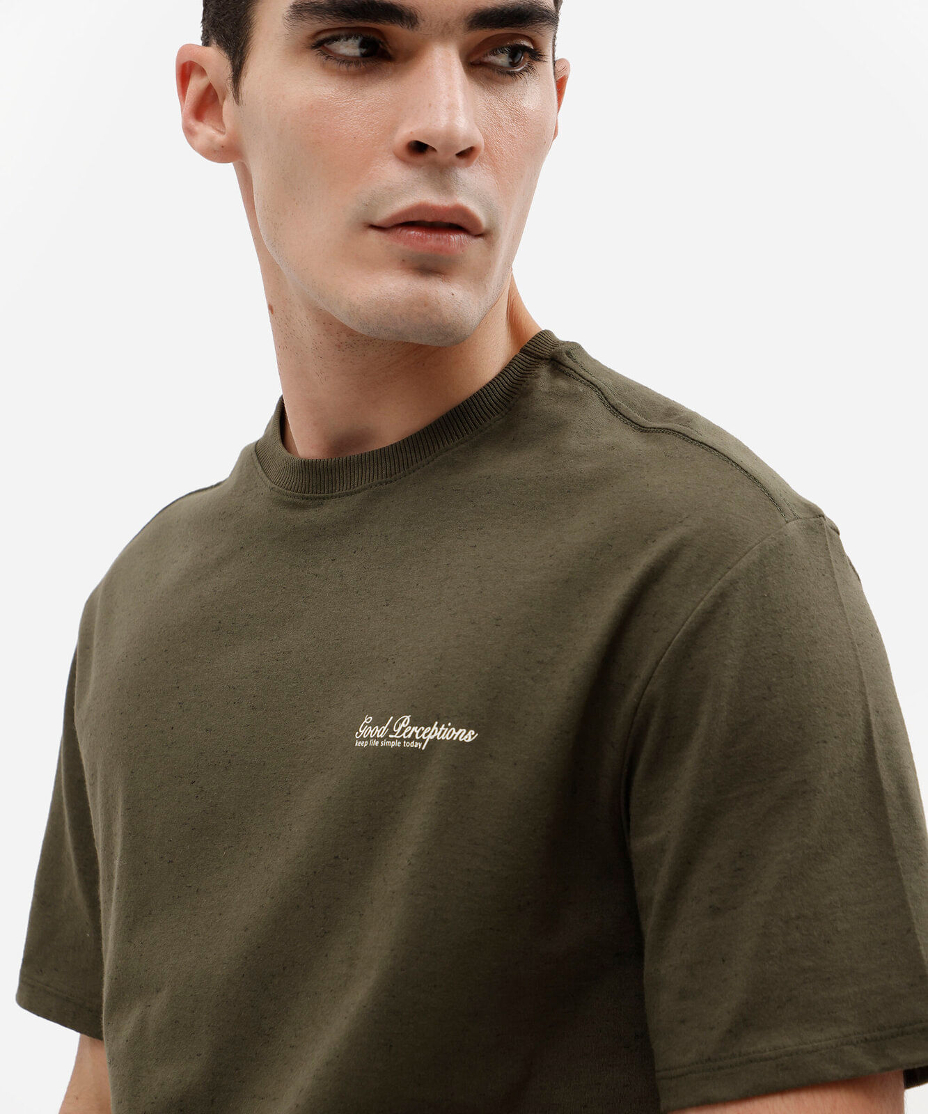 camiseta masculina relaxed de malha com estampa localizada verde