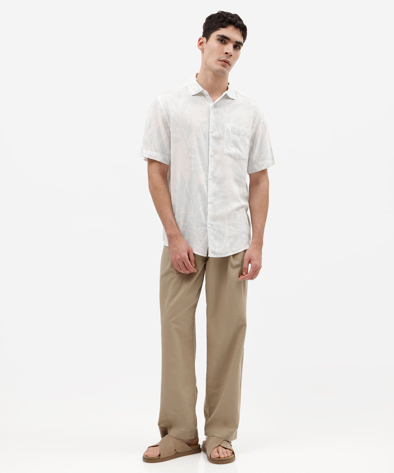 camisa masculina comfort de linho com estampa de folhagem manga curta azul