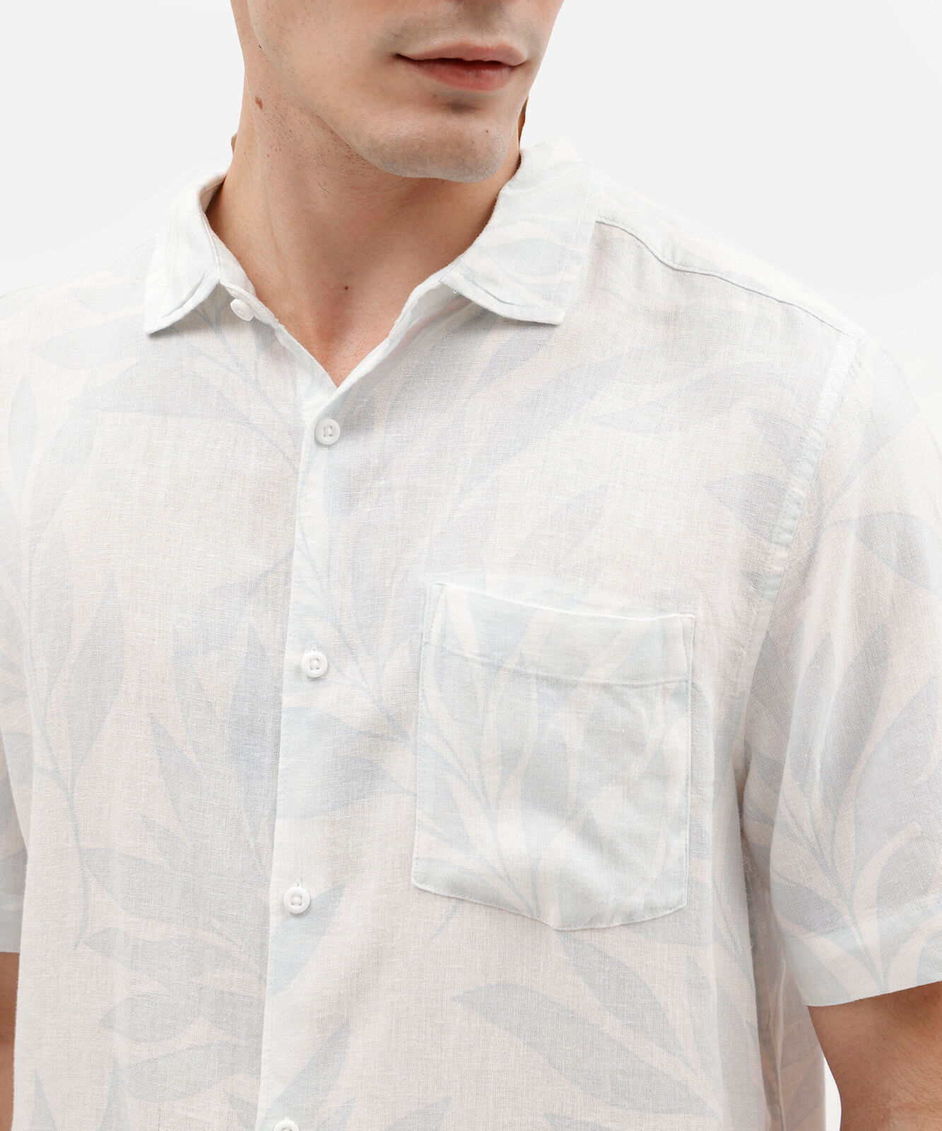 camisa masculina comfort de linho com estampa de folhagem manga curta azul