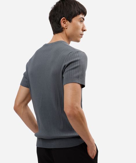 camiseta masculina de tricot manga curta canelada cinza