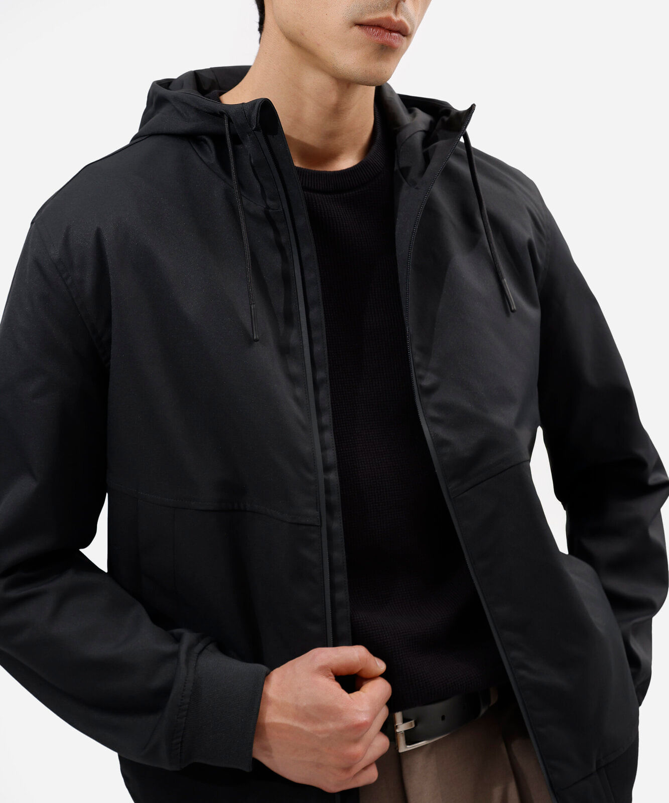 jaqueta masculina com bolsos e capuz preta