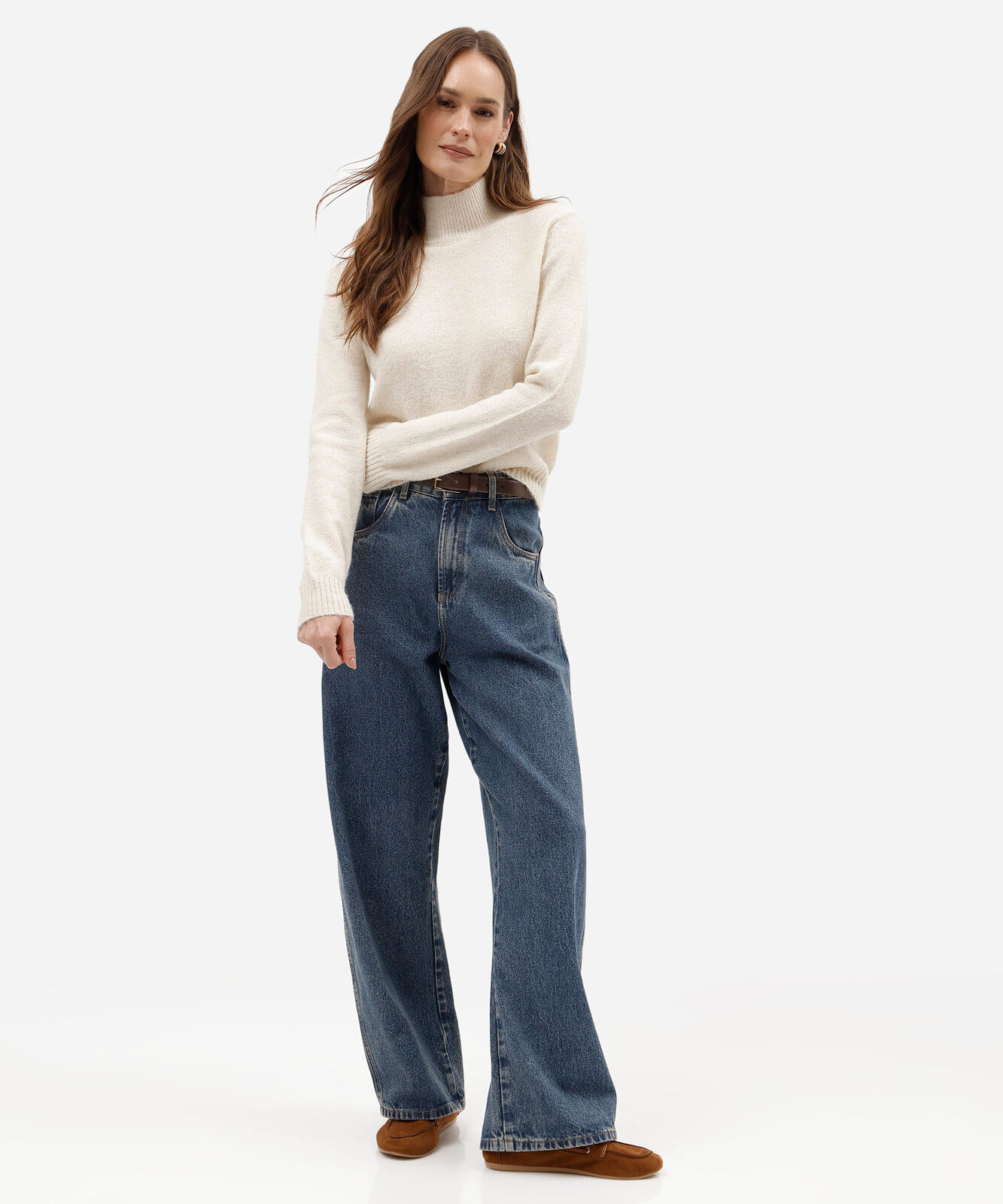 suéter feminino de tricot gola alta bege