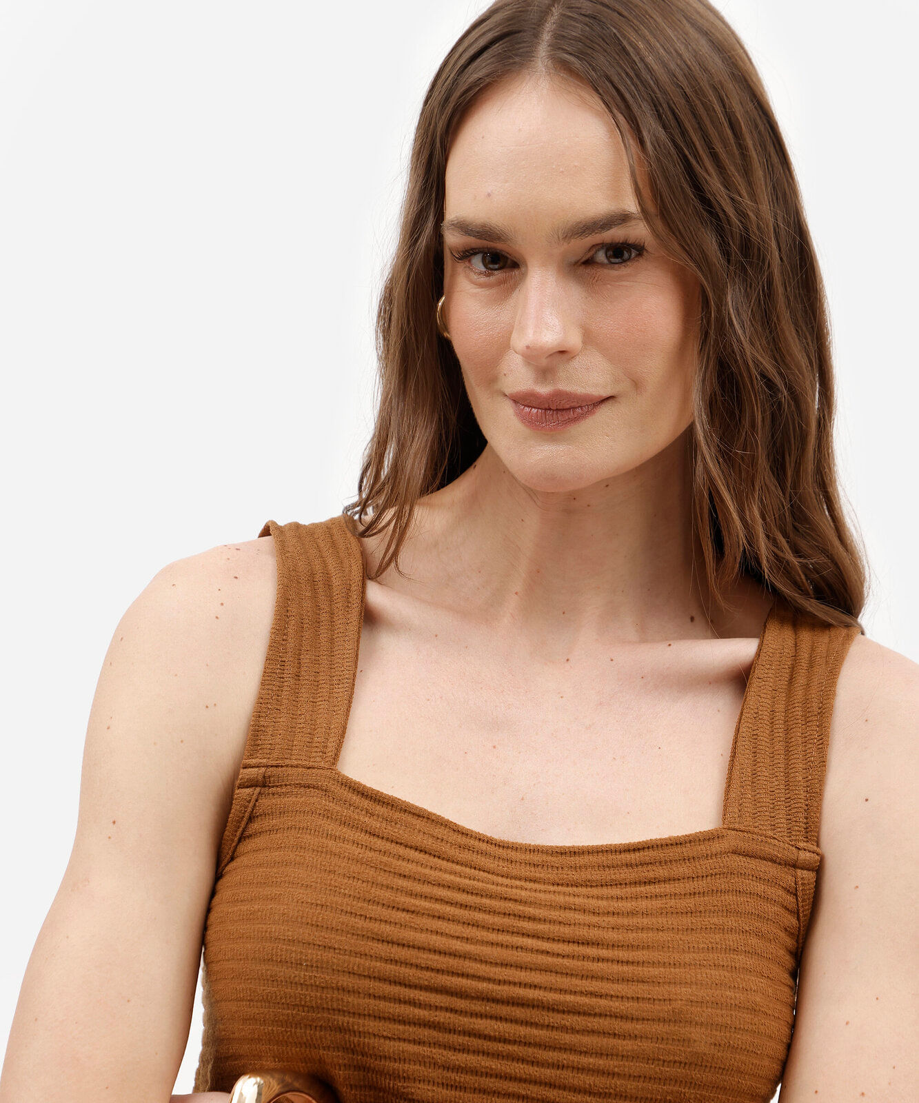 vestido curto feminino decote quadrado canelado bege