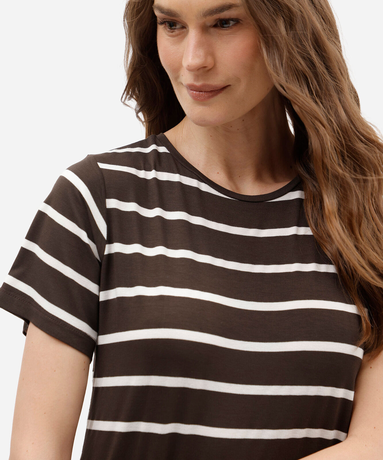 vestido midi feminino com viscose manga curta listrado marrom