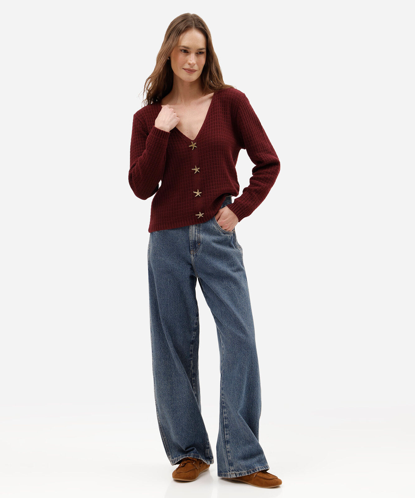 suéter feminino de tricot decote v com botões texturizado vinho