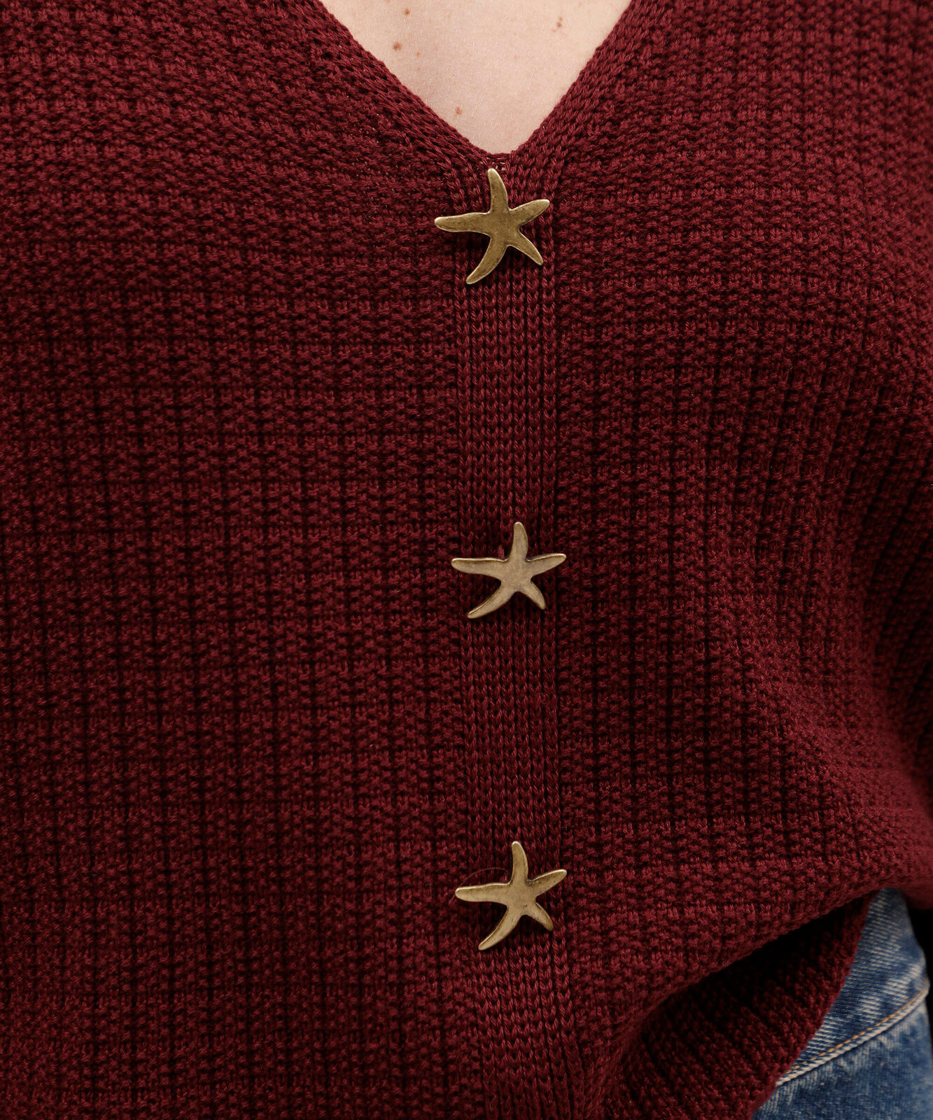 suéter feminino de tricot decote v com botões texturizado vinho