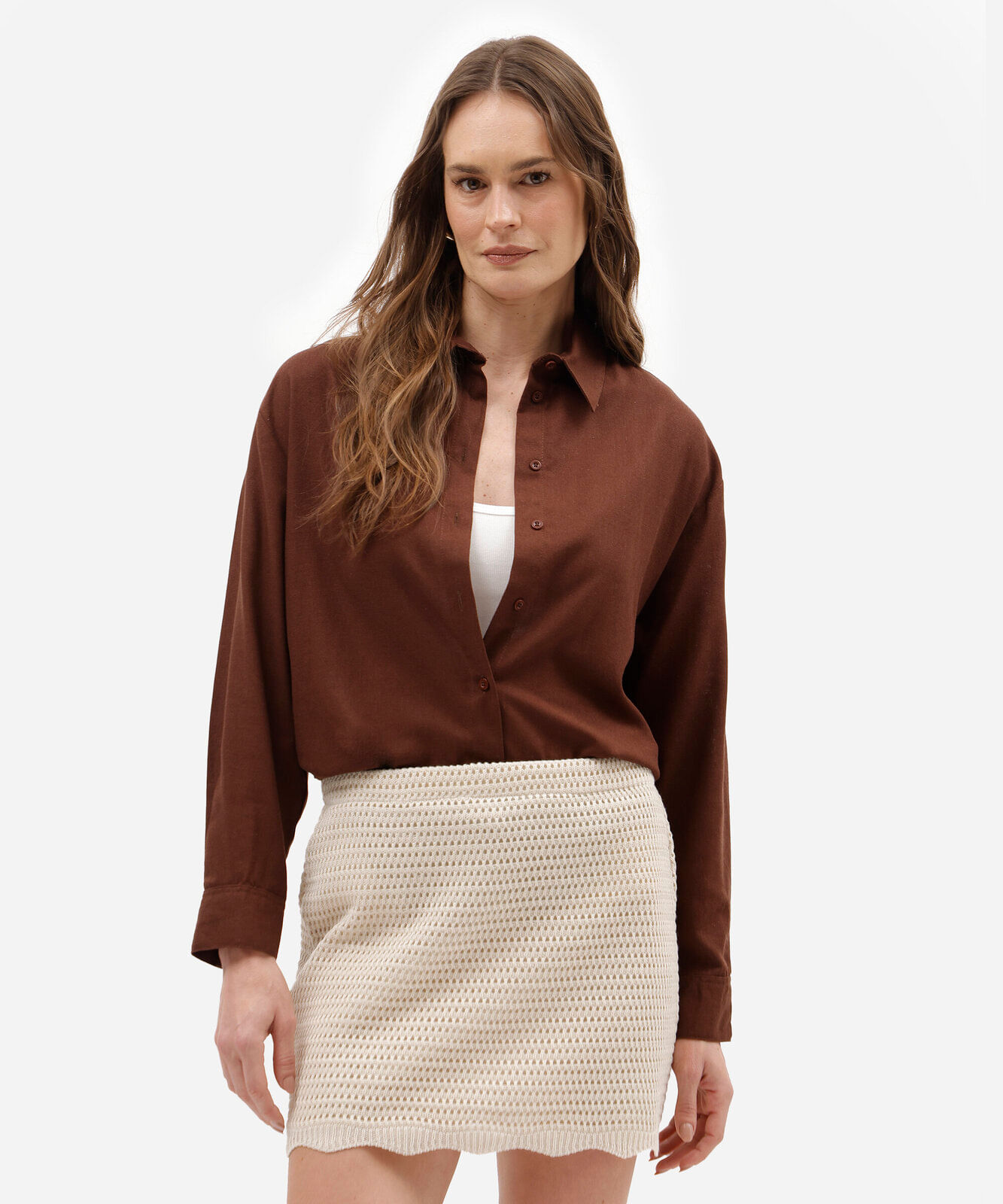 camisa oversized feminina com linho manga longa marrom