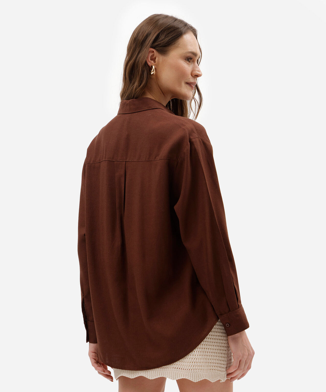 camisa oversized feminina com linho manga longa marrom