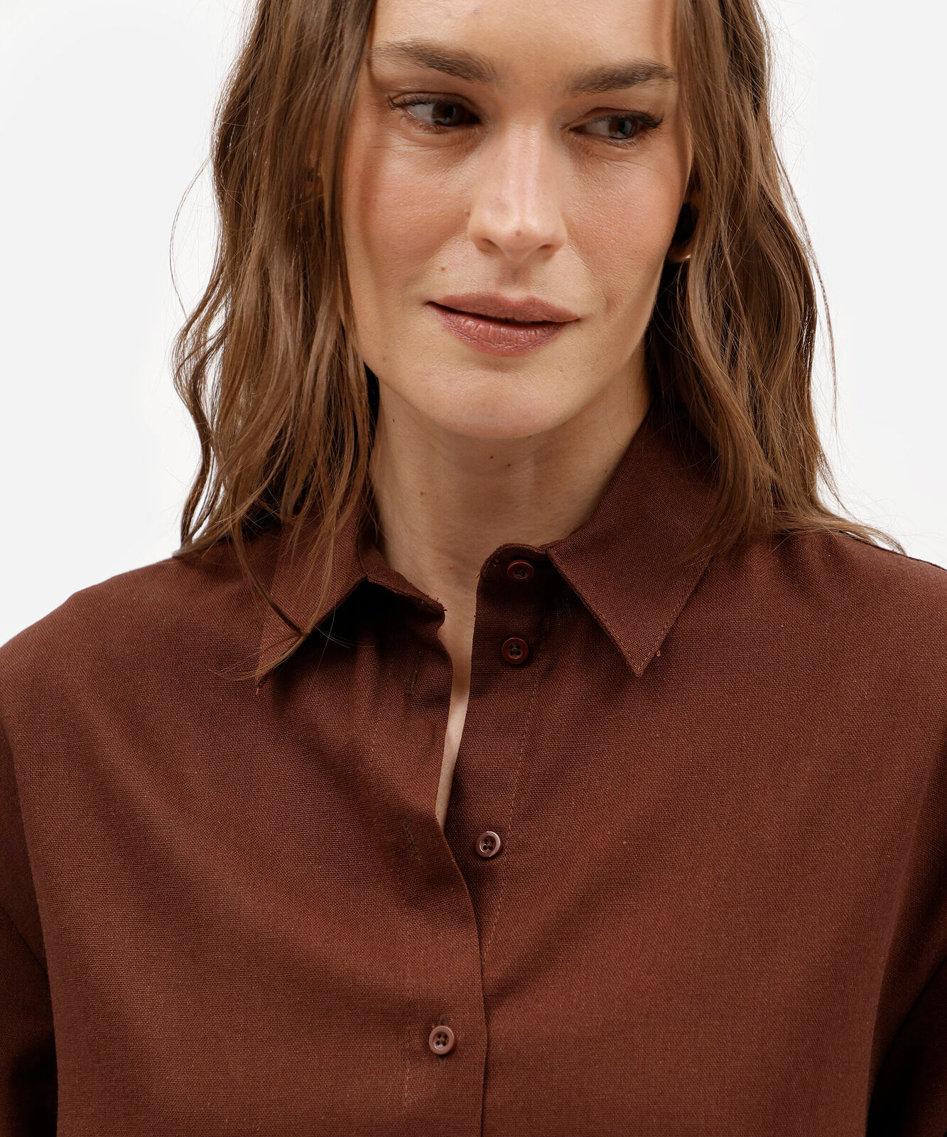 camisa oversized feminina com linho manga longa marrom