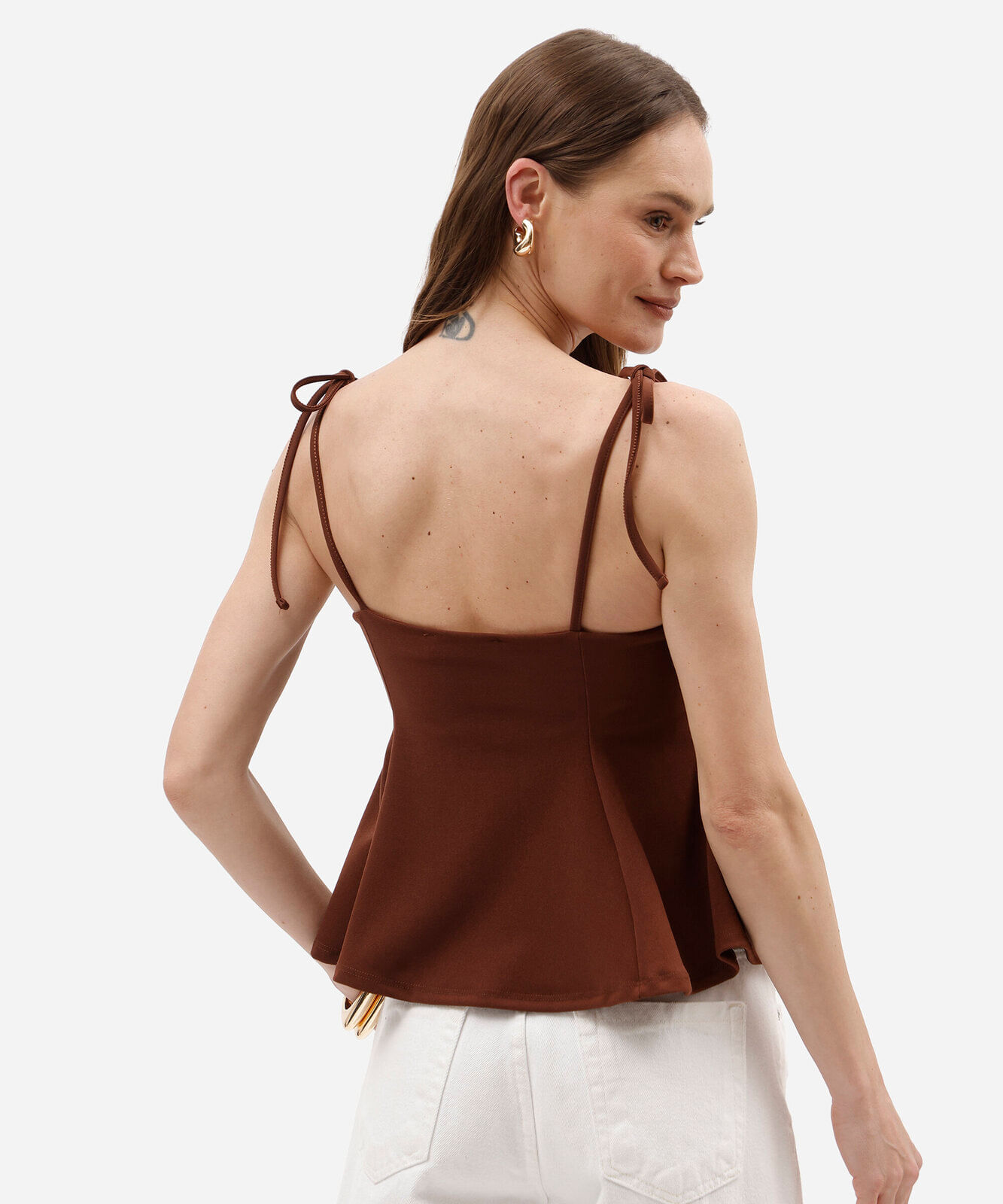 regata peplum feminina com recortes e amarração marrom