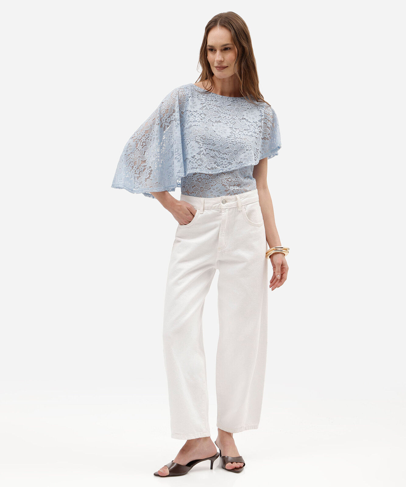 blusa feminina de renda com capa sobreposta azul