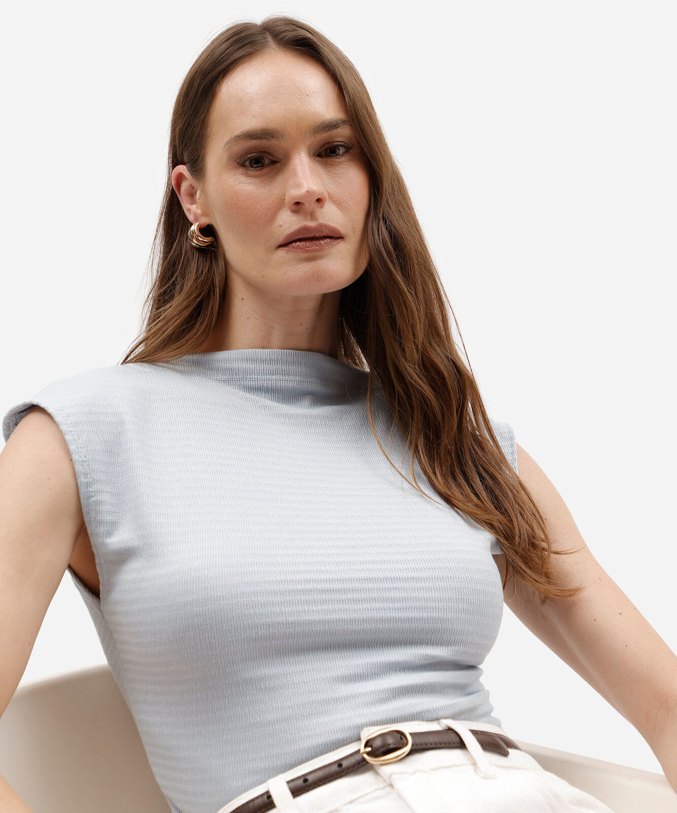regata feminina com viscose decote canoa texturizada azul