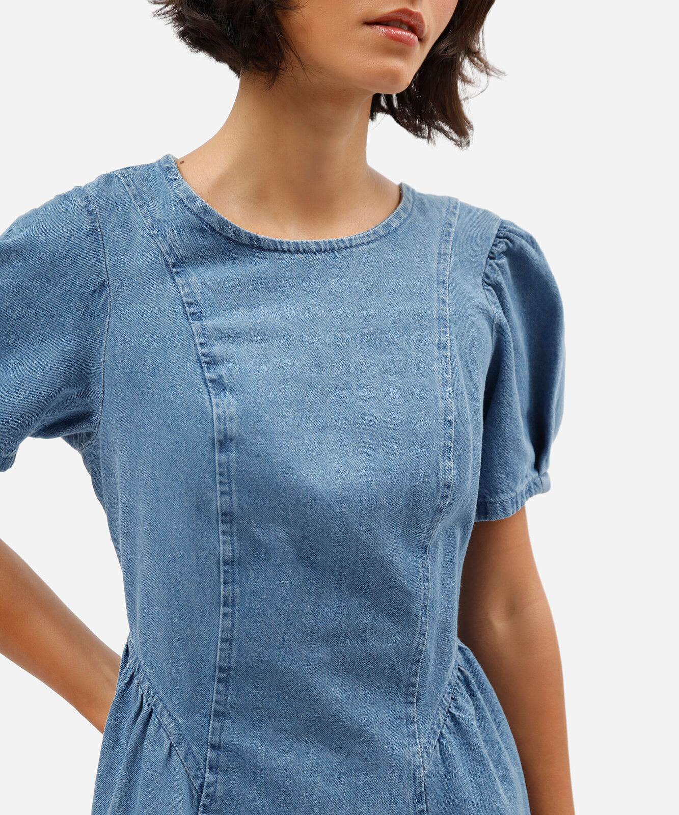 vestido curto feminino jeans com recorte manga bufante azul