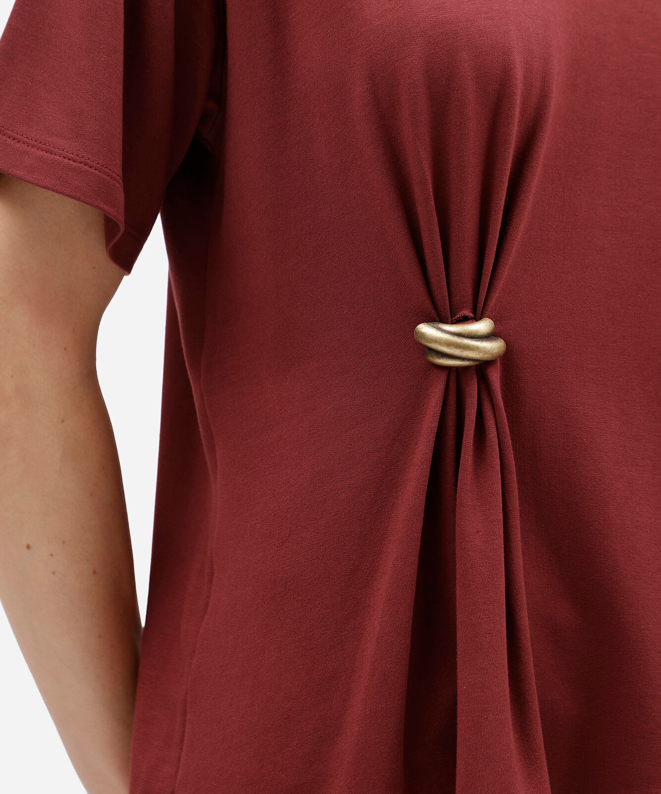 blusa oversized feminina de viscose manga curta com fivela vinho