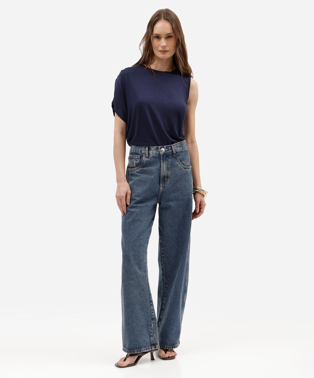 blusa feminina de viscose decote canoa franzida assimétrica azul