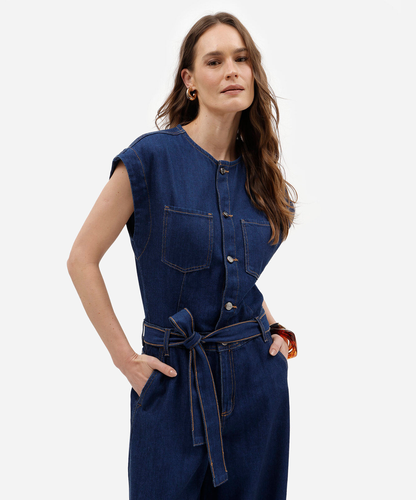 macacão feminino jeans com faixa azul