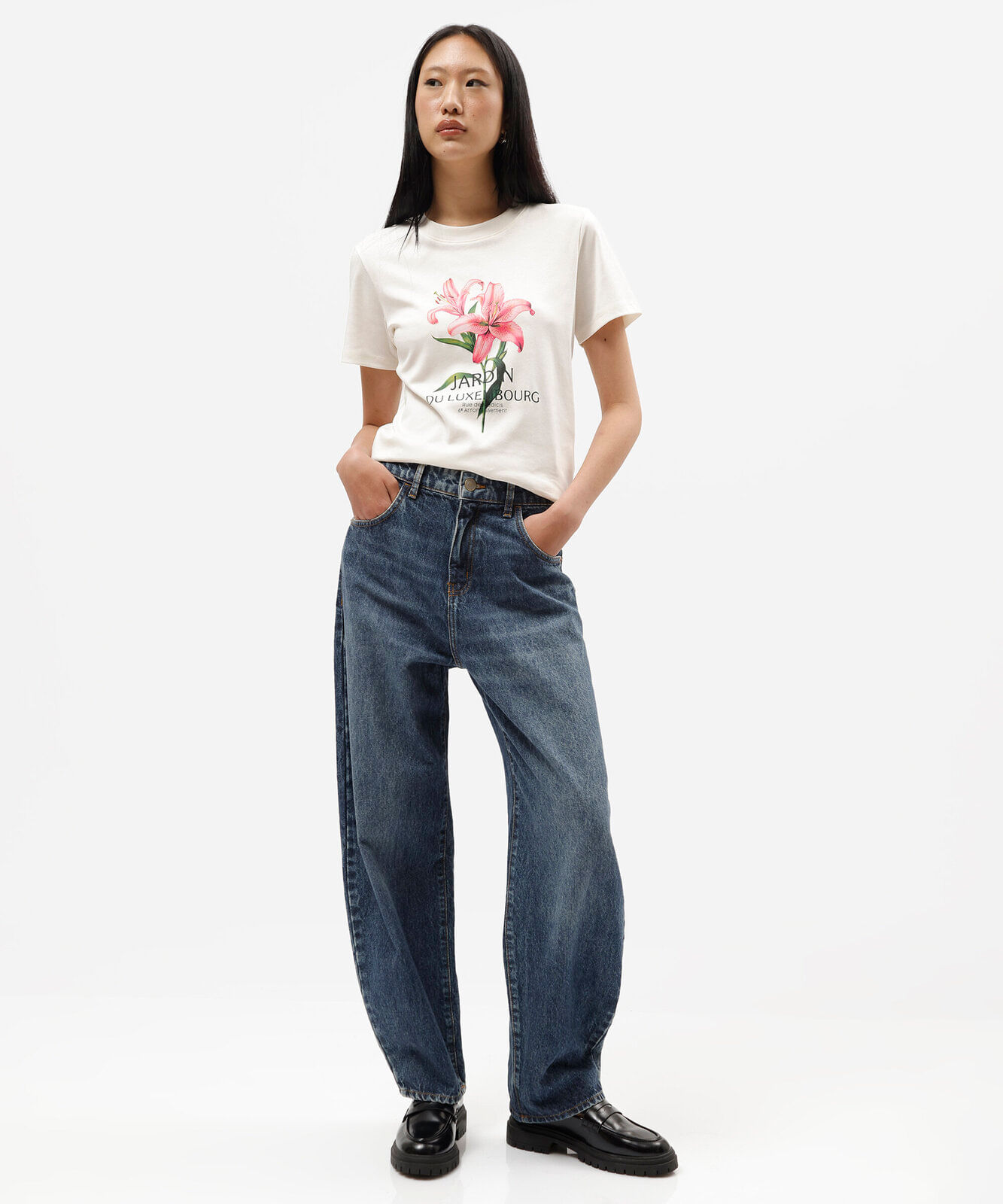 camiseta feminina de algodão peruano manga curta floral off white