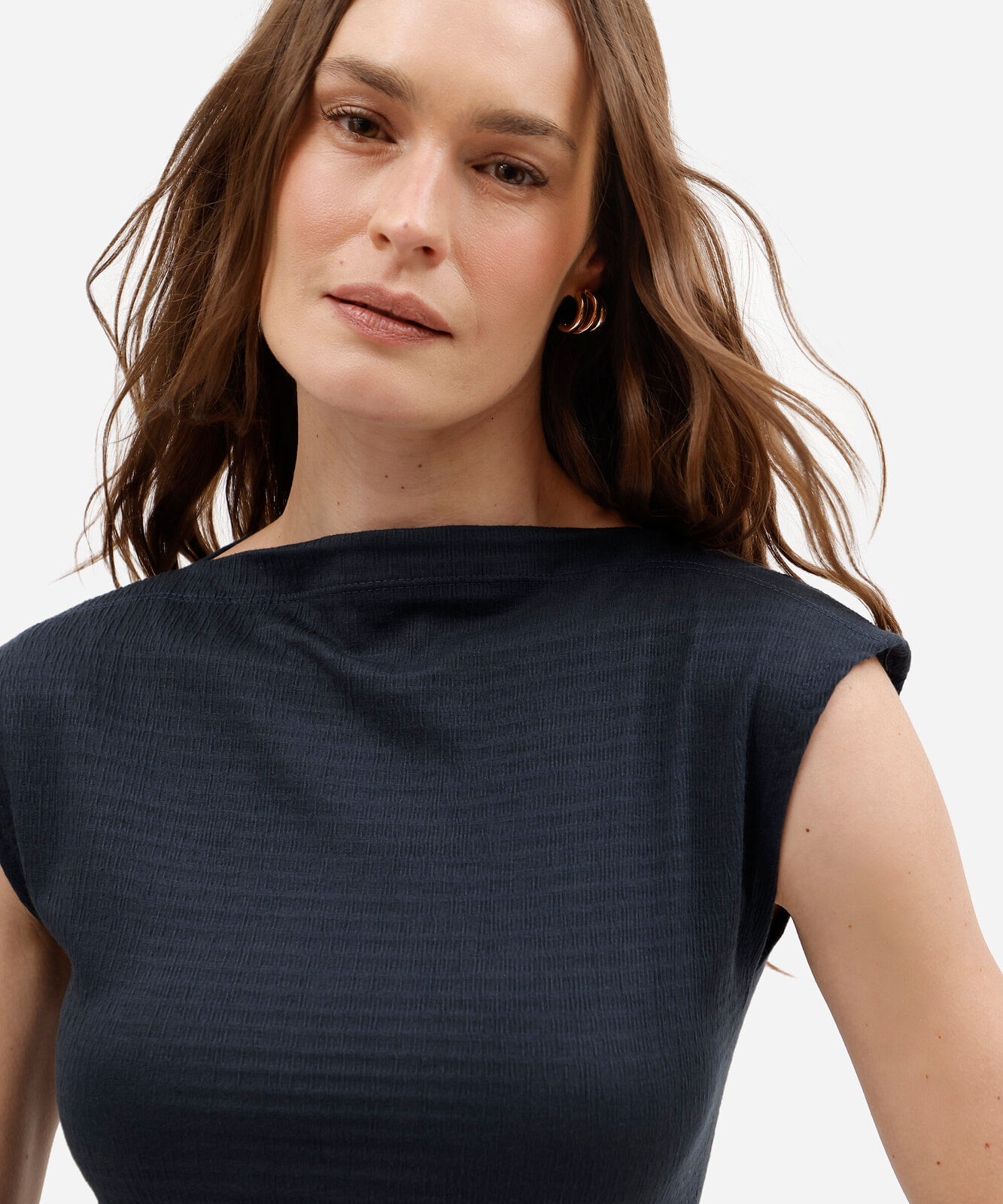 regata feminina com viscose decote canoa texturizada azul