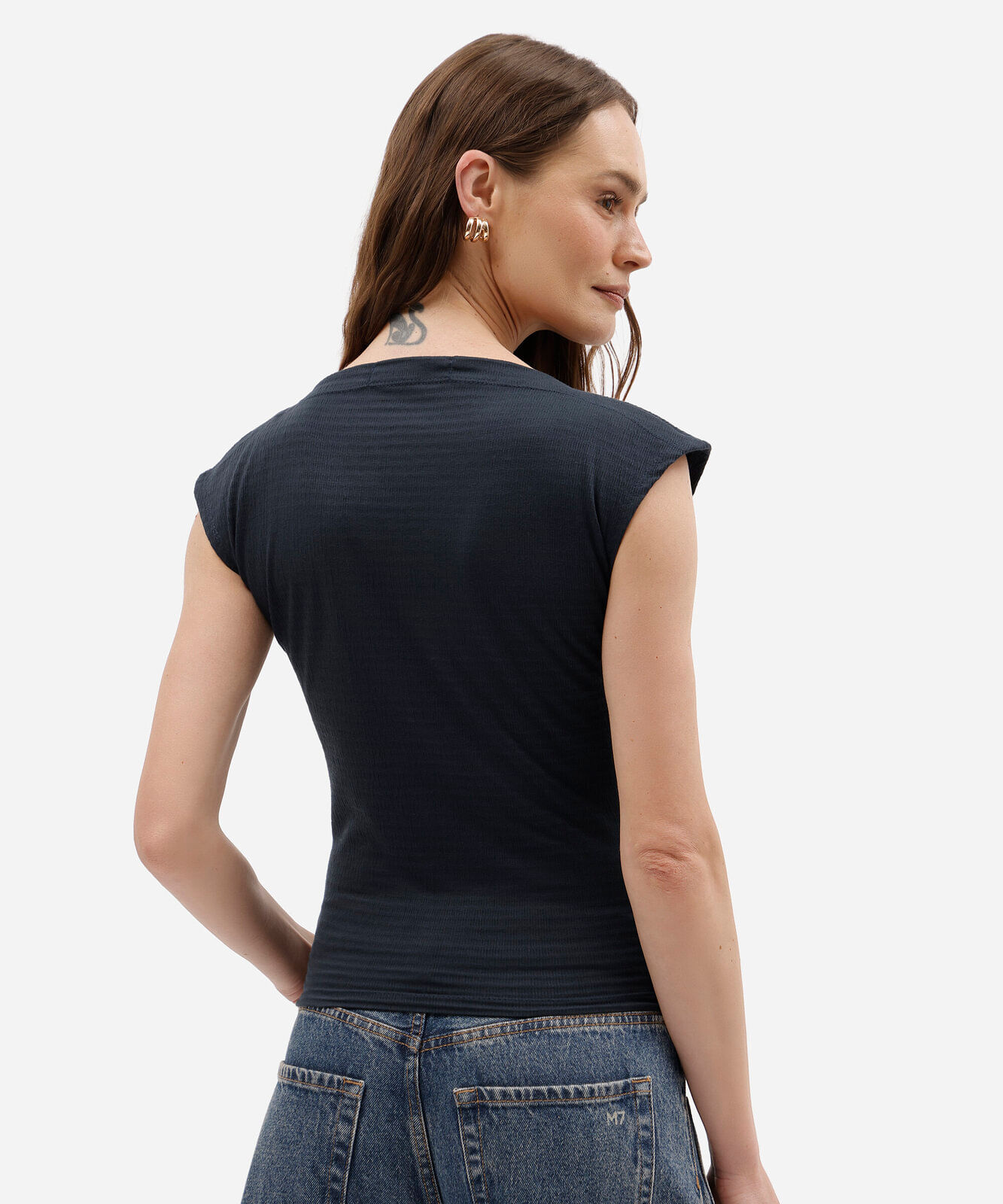 regata feminina com viscose decote canoa texturizada azul