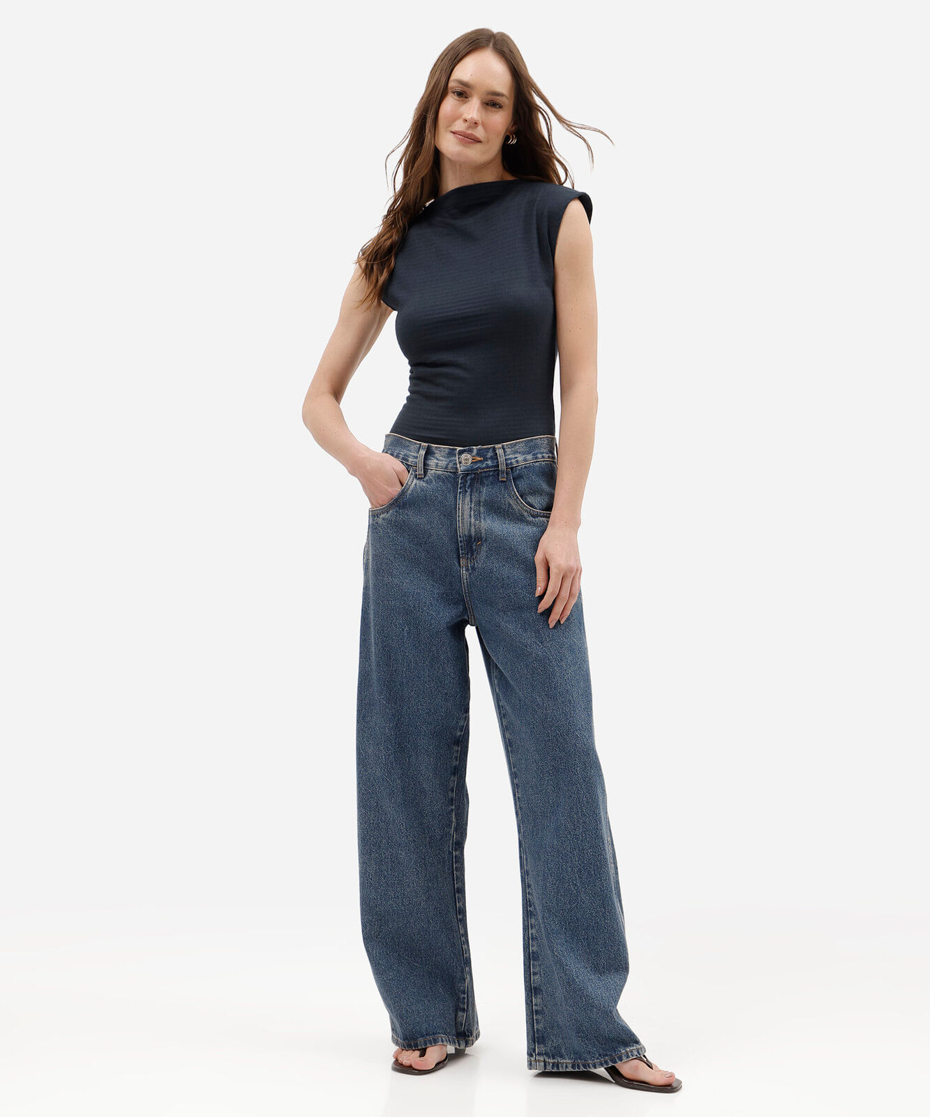 regata feminina com viscose decote canoa texturizada azul