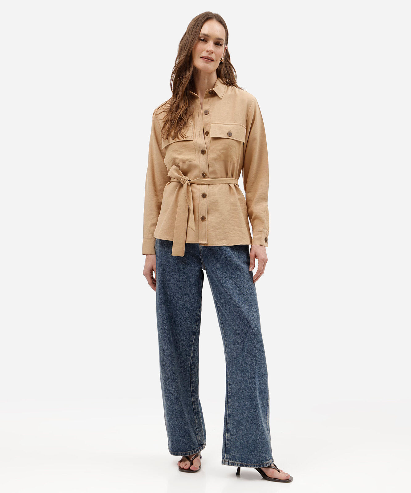 camisa feminina com viscose manga longa e amarração bege