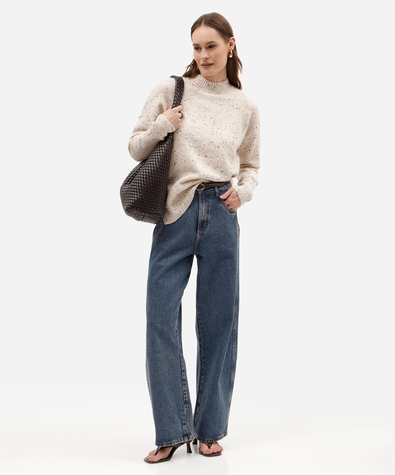 suéter feminino de tricot gola alta com fendas bege