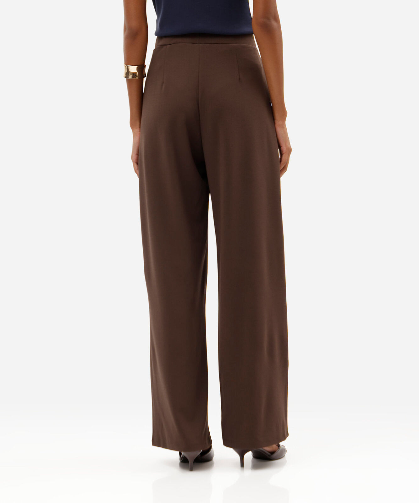 calça feminina wide leg pregas com fivela marrom