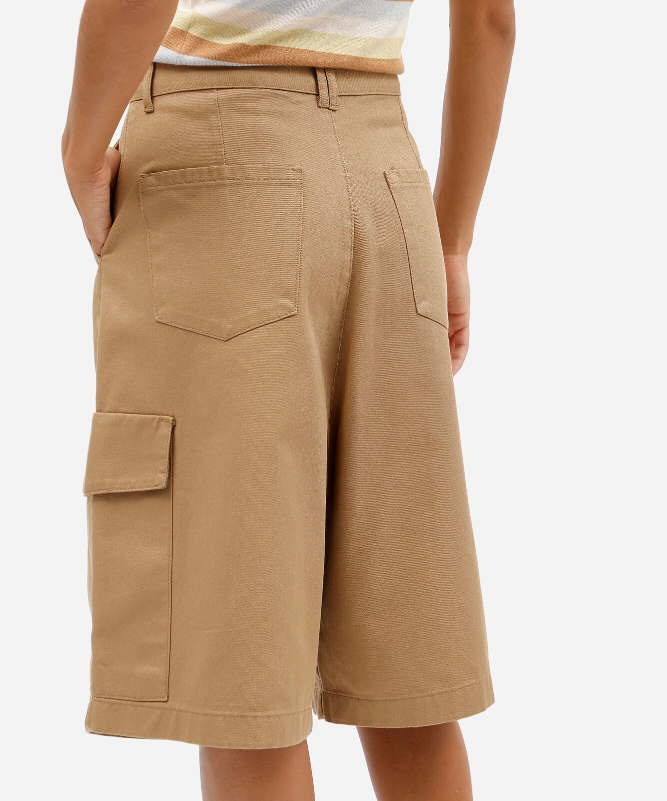 bermuda jorts cargo feminina de sarja cintura média bege