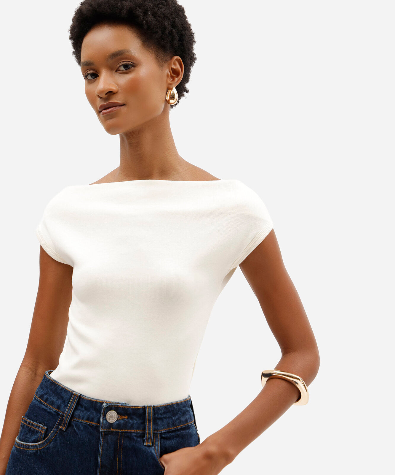 blusa feminina de algodão decote canoa manga curta bege