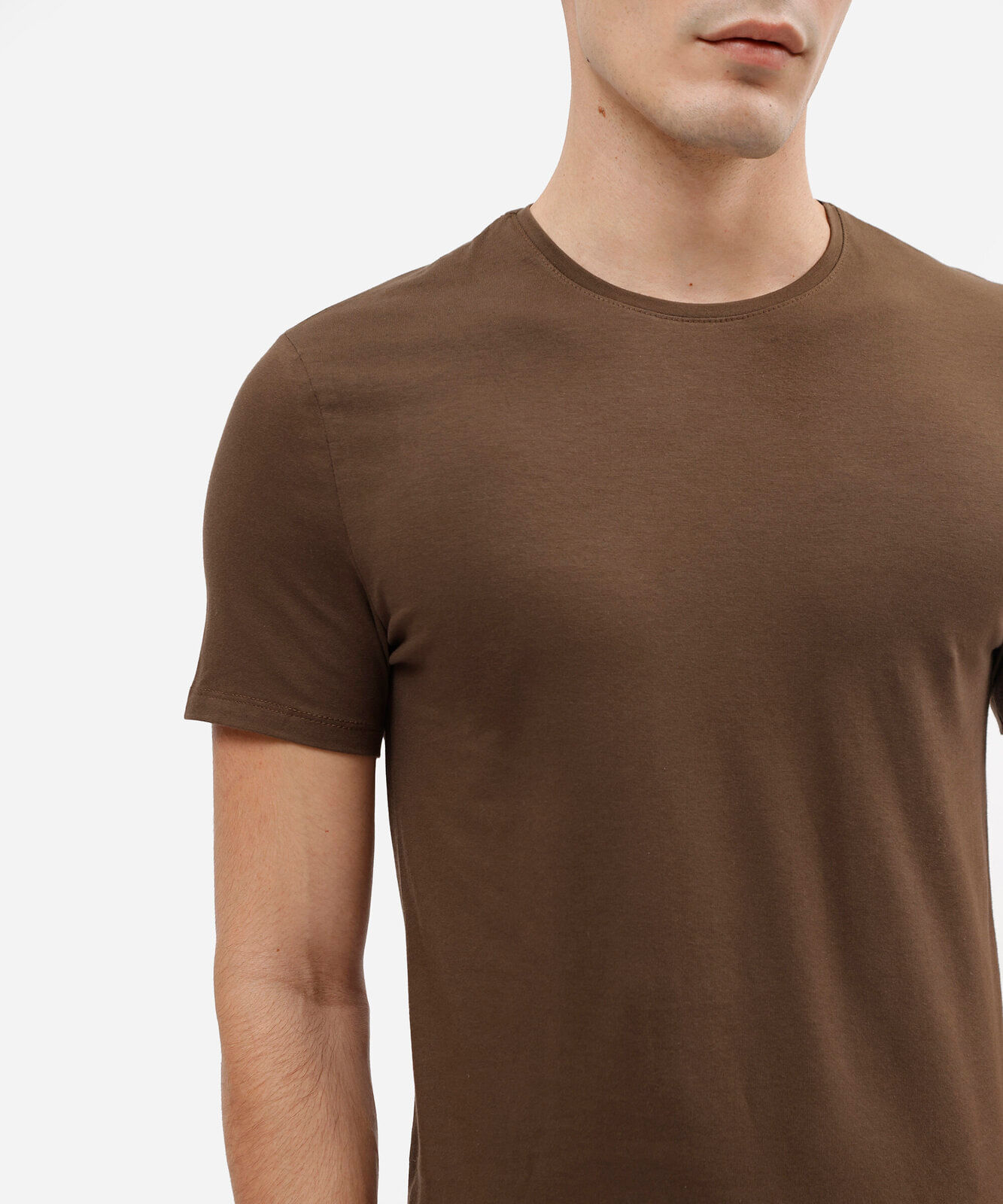 camiseta slim básica manga curta - marrom escuro