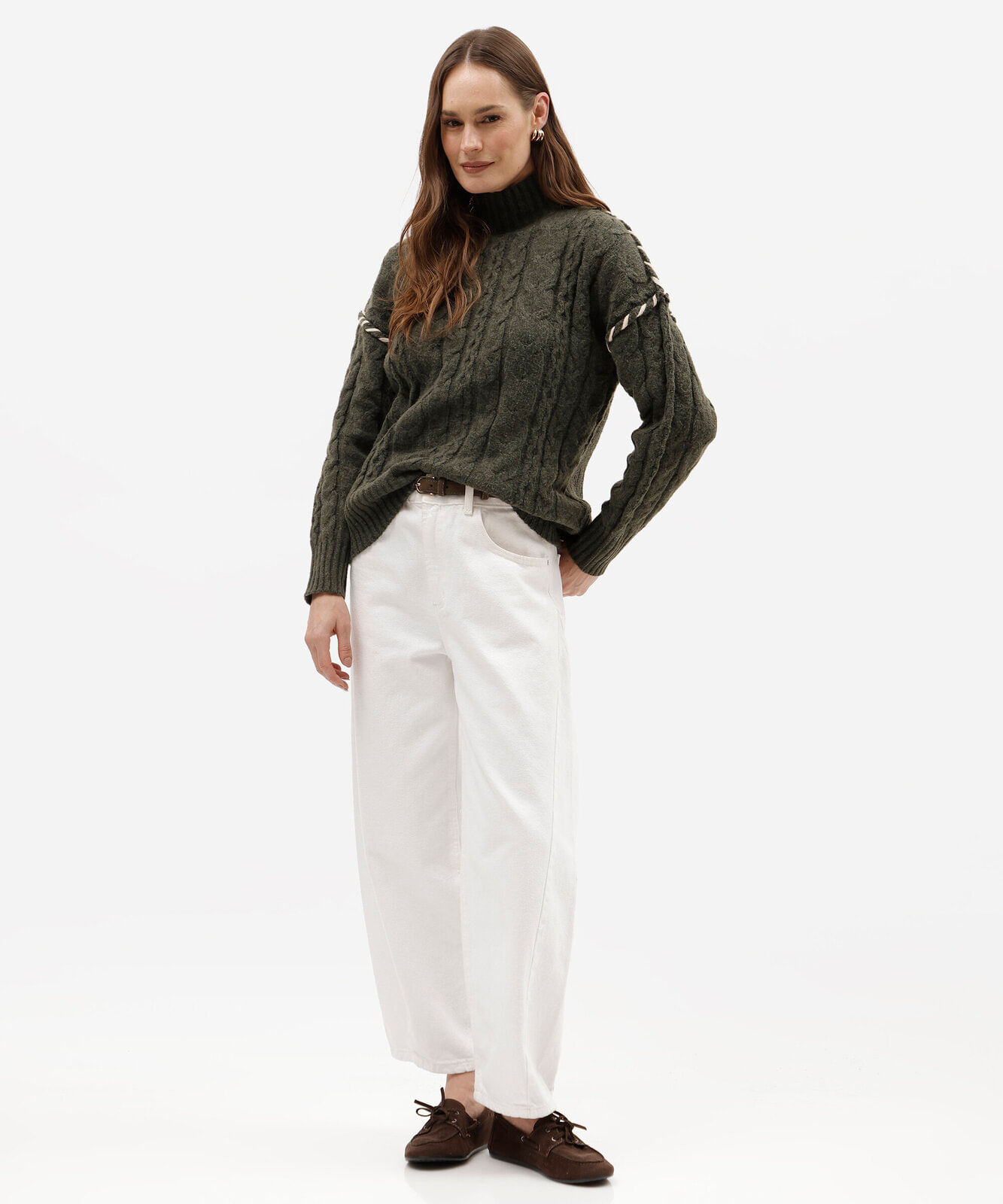 suéter feminino de tricot gola alta com bordado texturizado verde