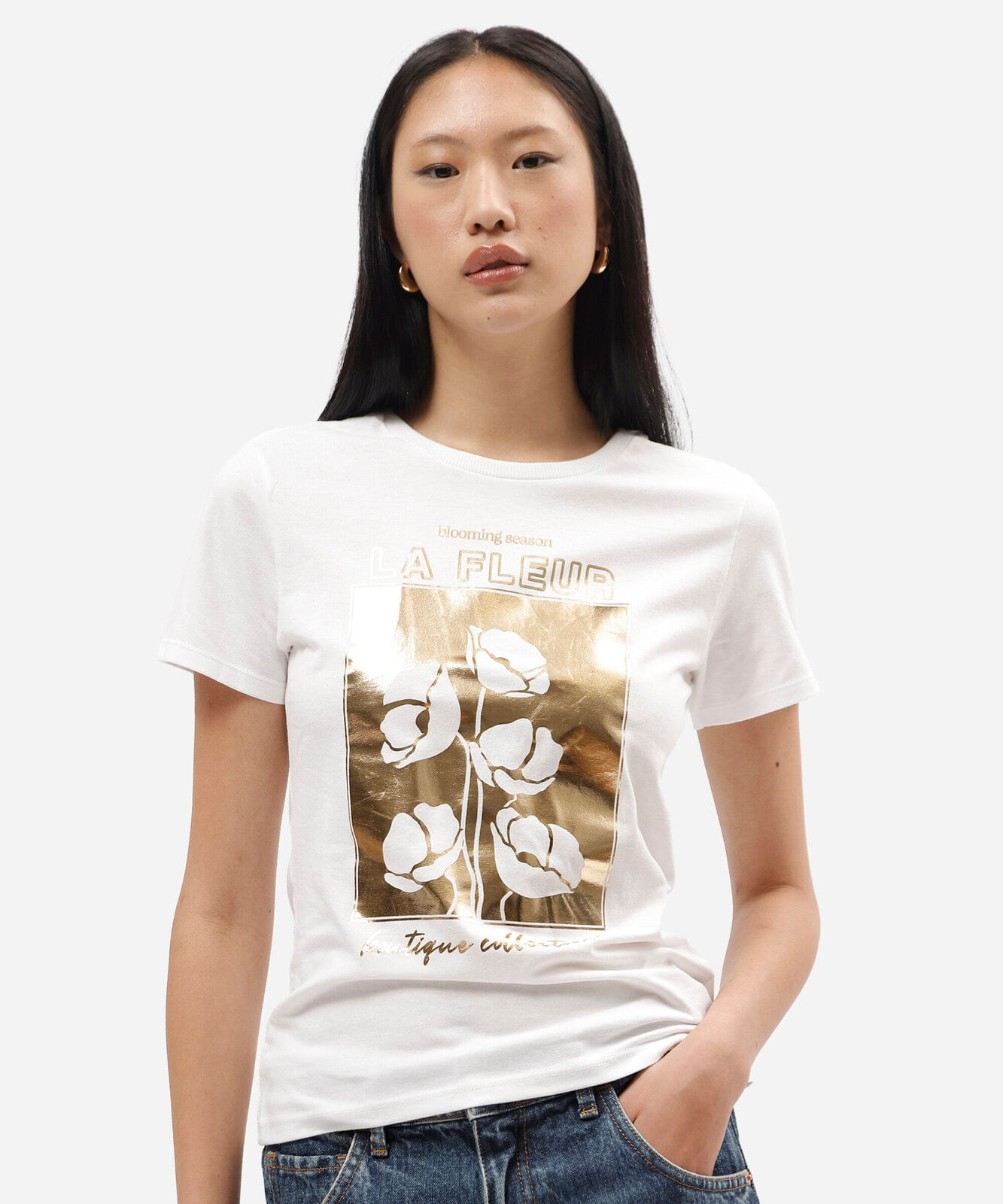 camiseta feminina de algodão manga curta floral off white