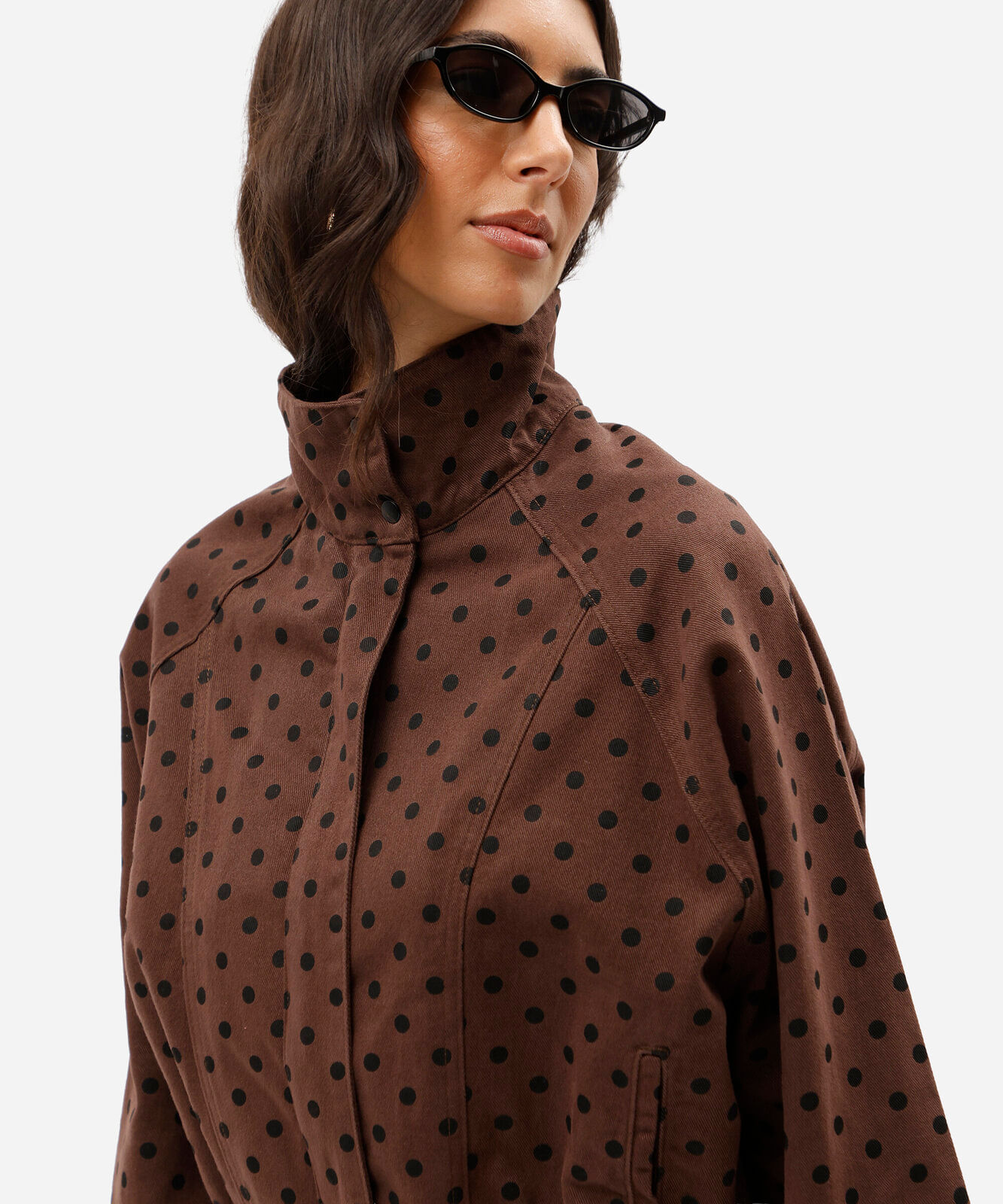 jaqueta bomber feminina de sarja funnel neck poá marrom